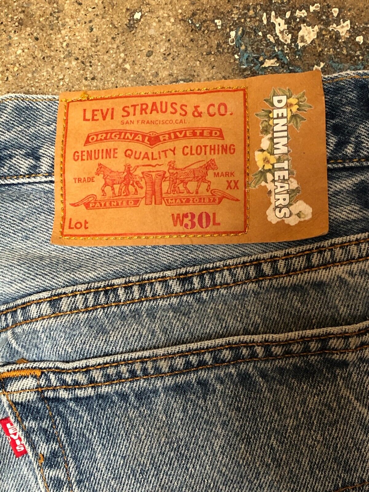 DENIM TEARS X LEVI'S Light Wash White Flower Print Straight Leg Denim Jean 30