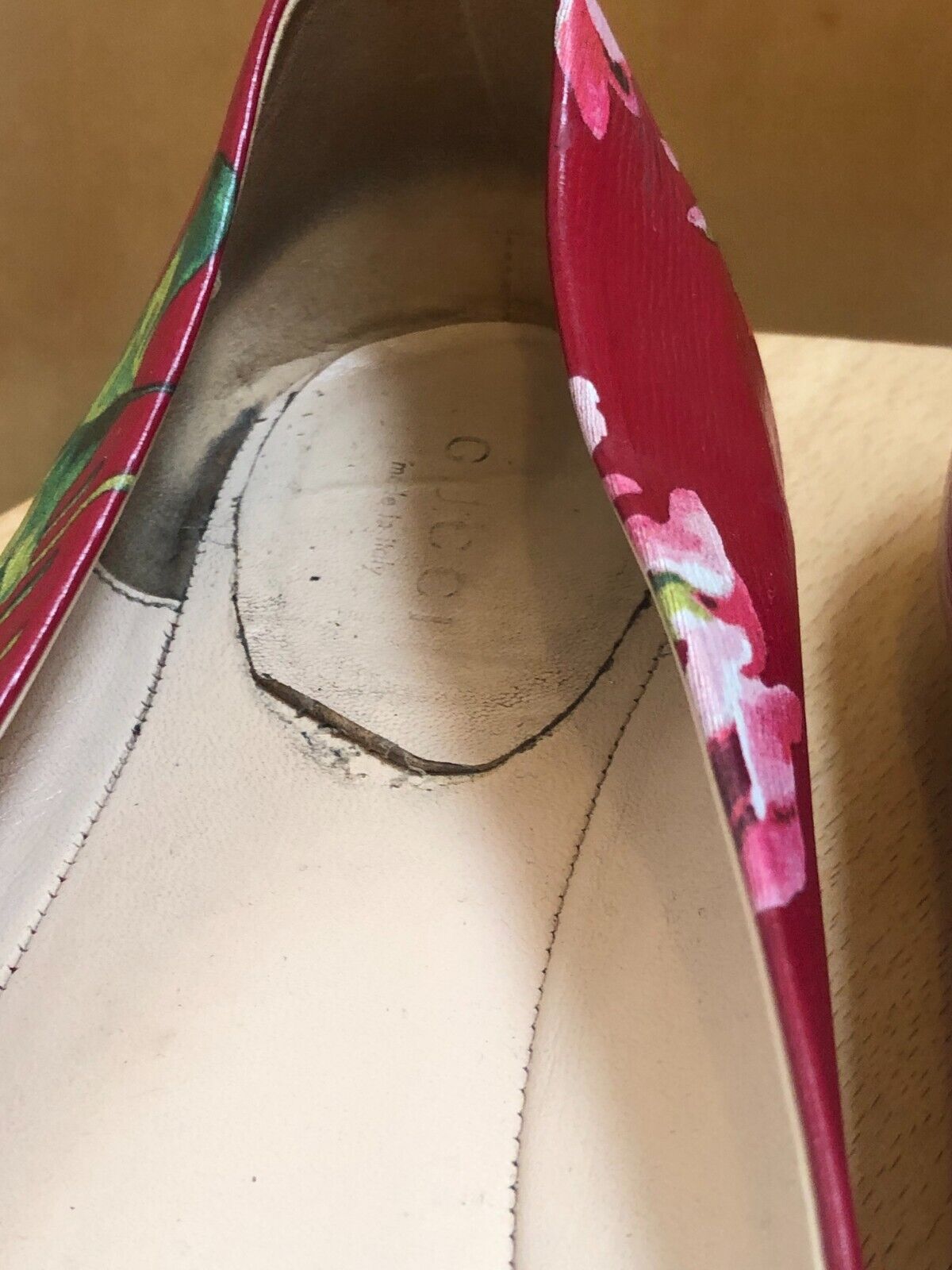 GUCCI Red Floral Bloom Print Shanghai Leather Round Toe Ballet Flat Shoe 40.5