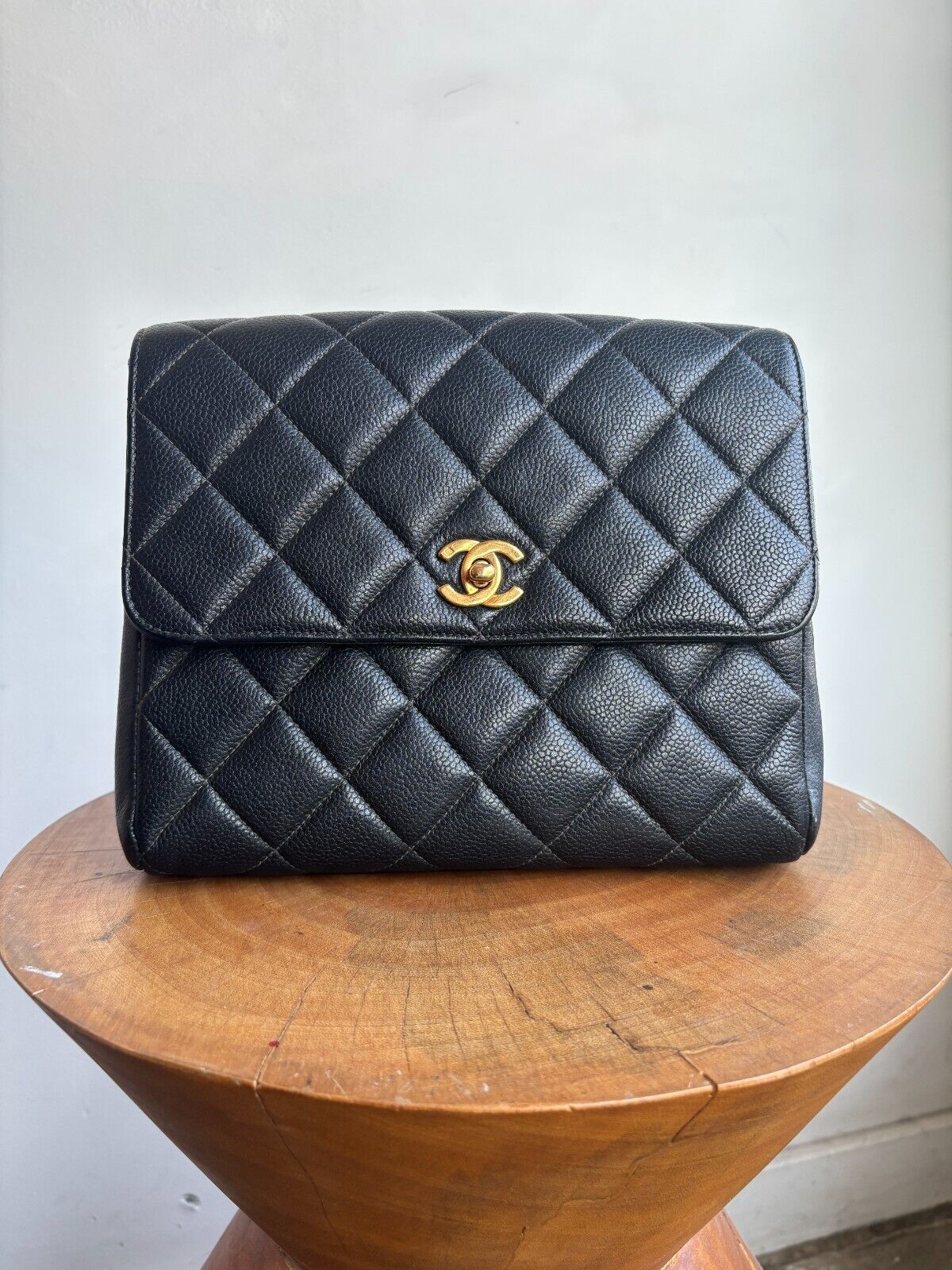 BLACK MEDIUM SQUARE CAVIAR PURSE