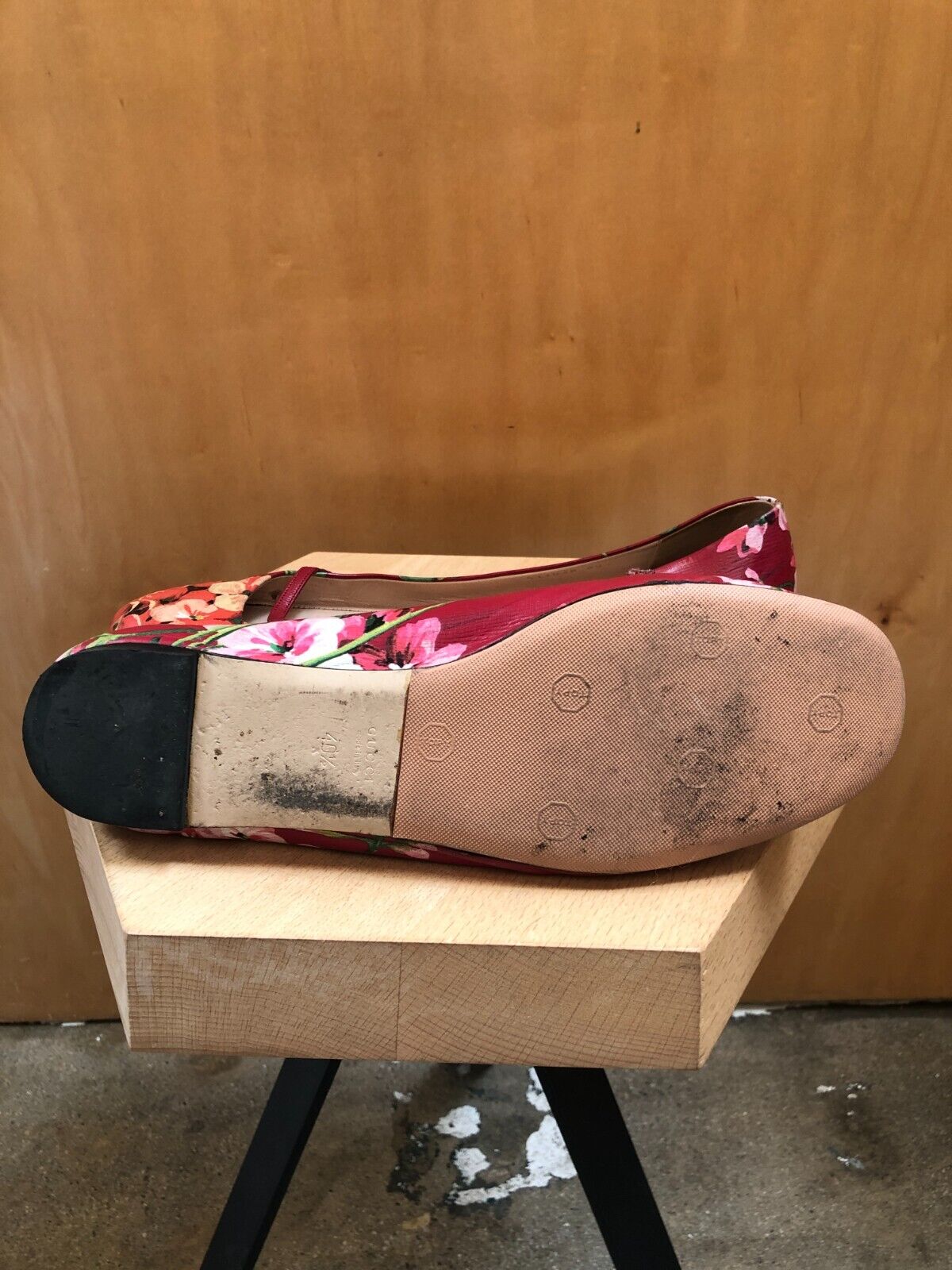 GUCCI Red Floral Bloom Print Shanghai Leather Round Toe Ballet Flat Shoe 40.5