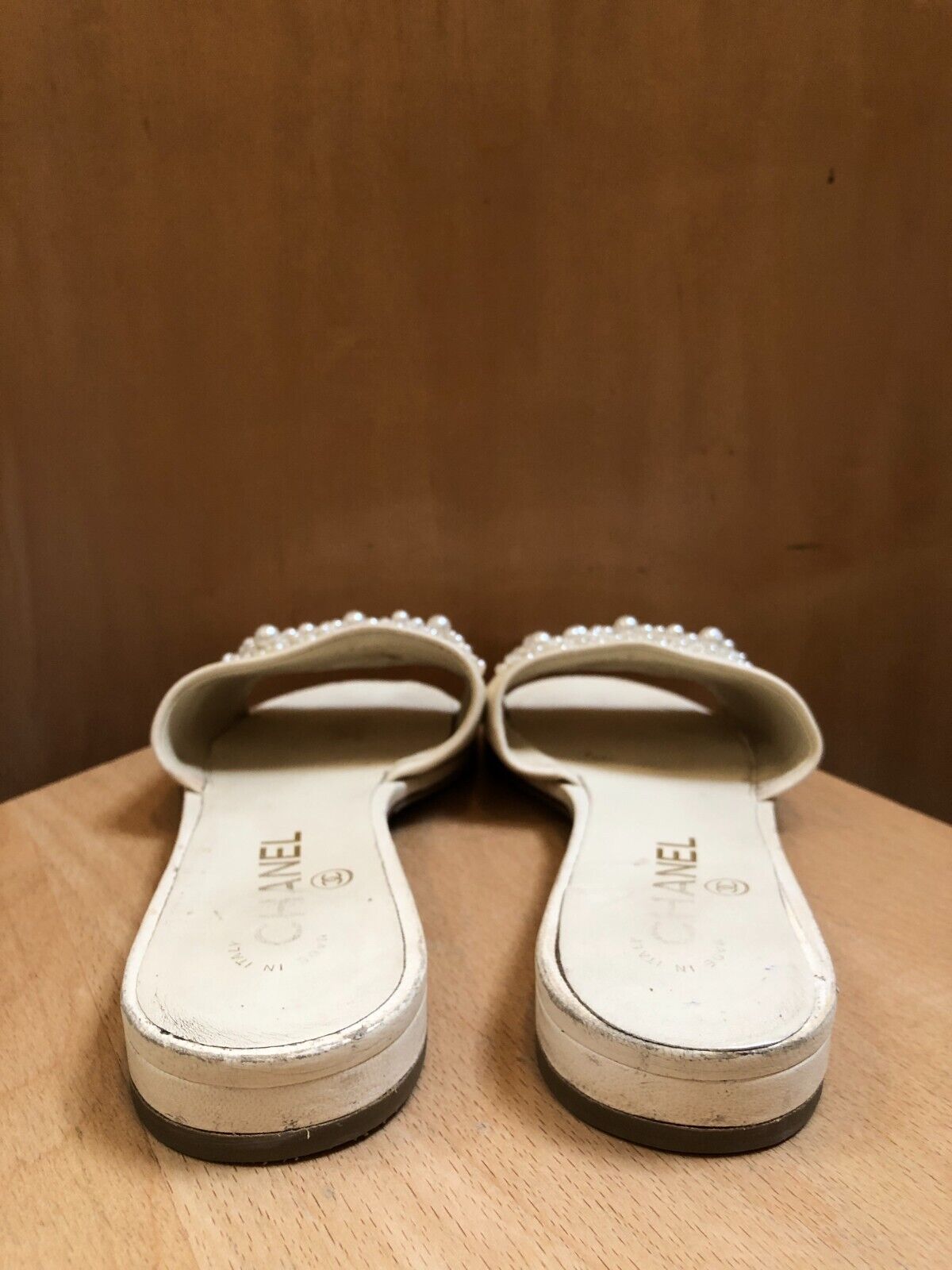 CHANEL 2019 Ivory White Leather Beaded Pearl CC Logo Flat Slide Sandals 38.5