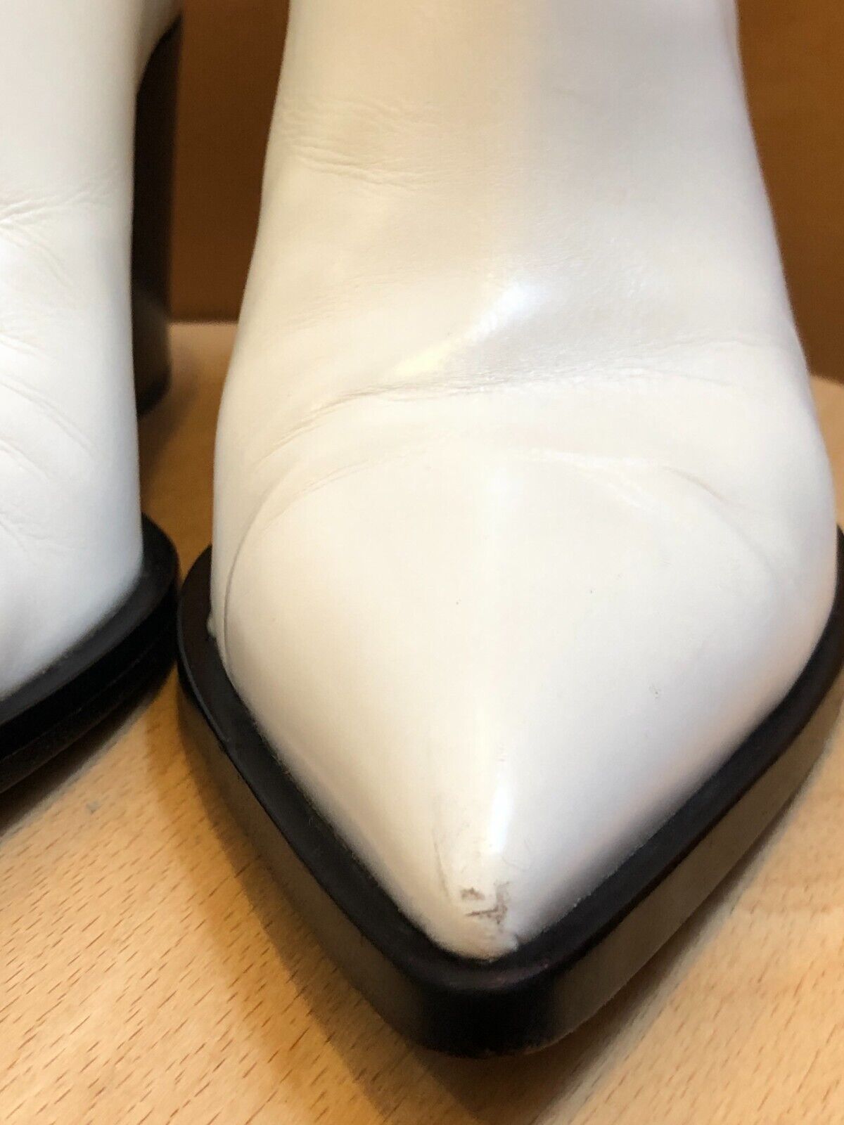 GIANVITO ROSSI Chelsea Romney White Calfskin Leather Pointed Toe Ankle Boot 40