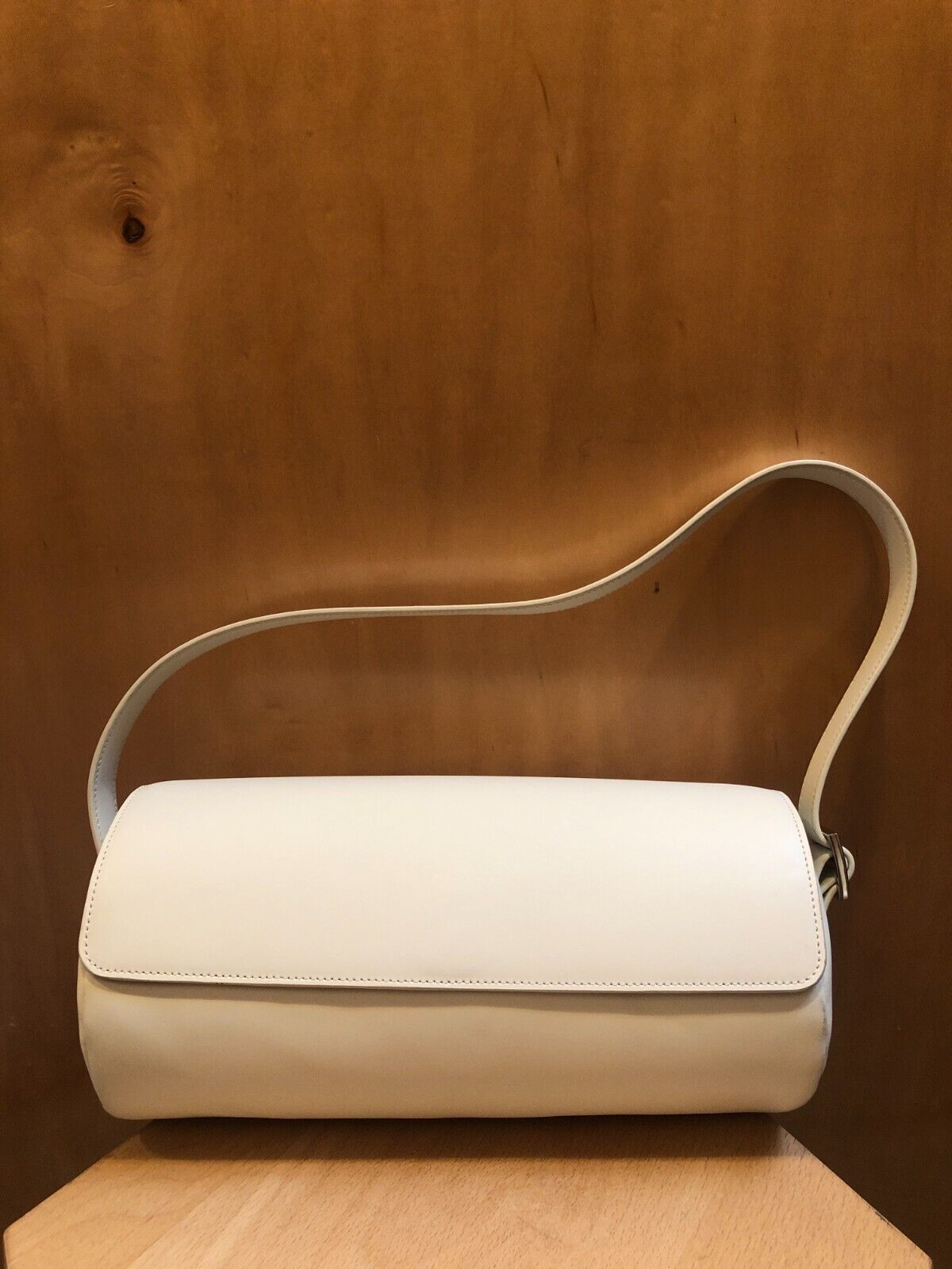 DEVEAUX Raja White Cylinder Round Smooth Leather Baguette Shoulder Bag Purse