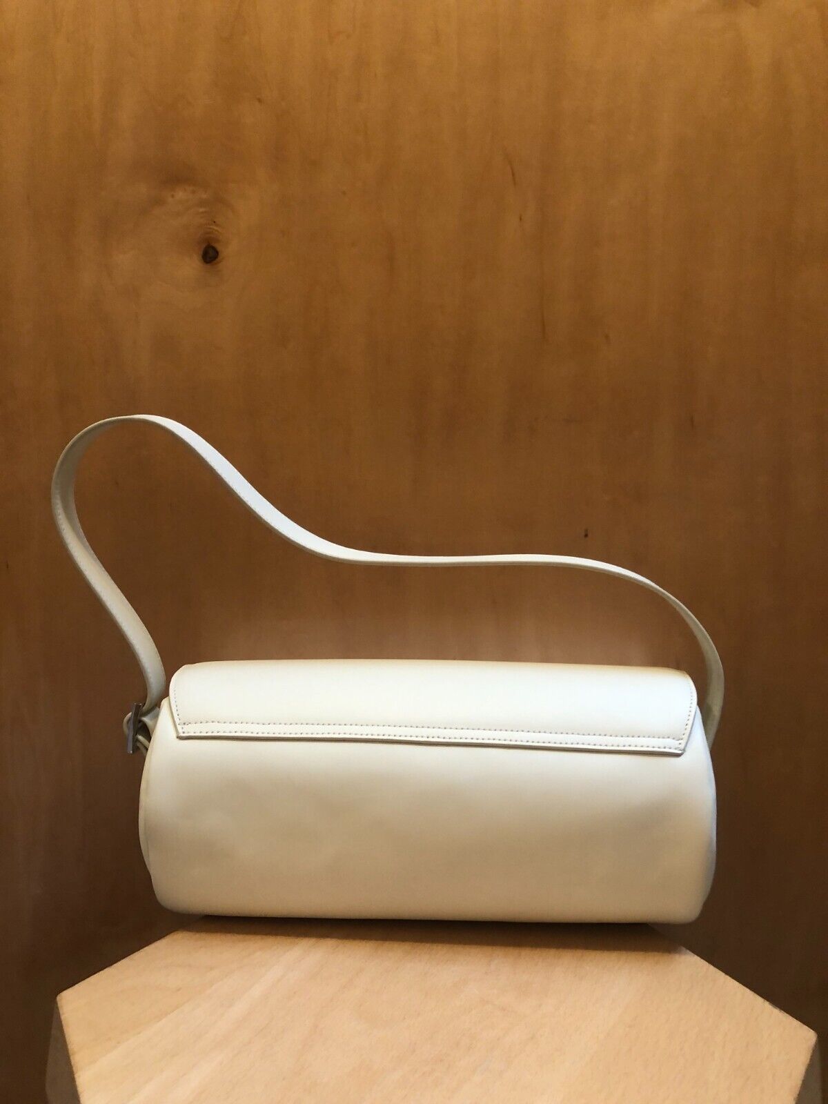 DEVEAUX Raja White Cylinder Round Smooth Leather Baguette Shoulder Bag Purse