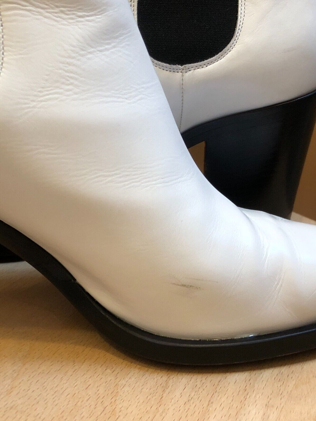GIANVITO ROSSI Chelsea Romney White Calfskin Leather Pointed Toe Ankle Boot 40