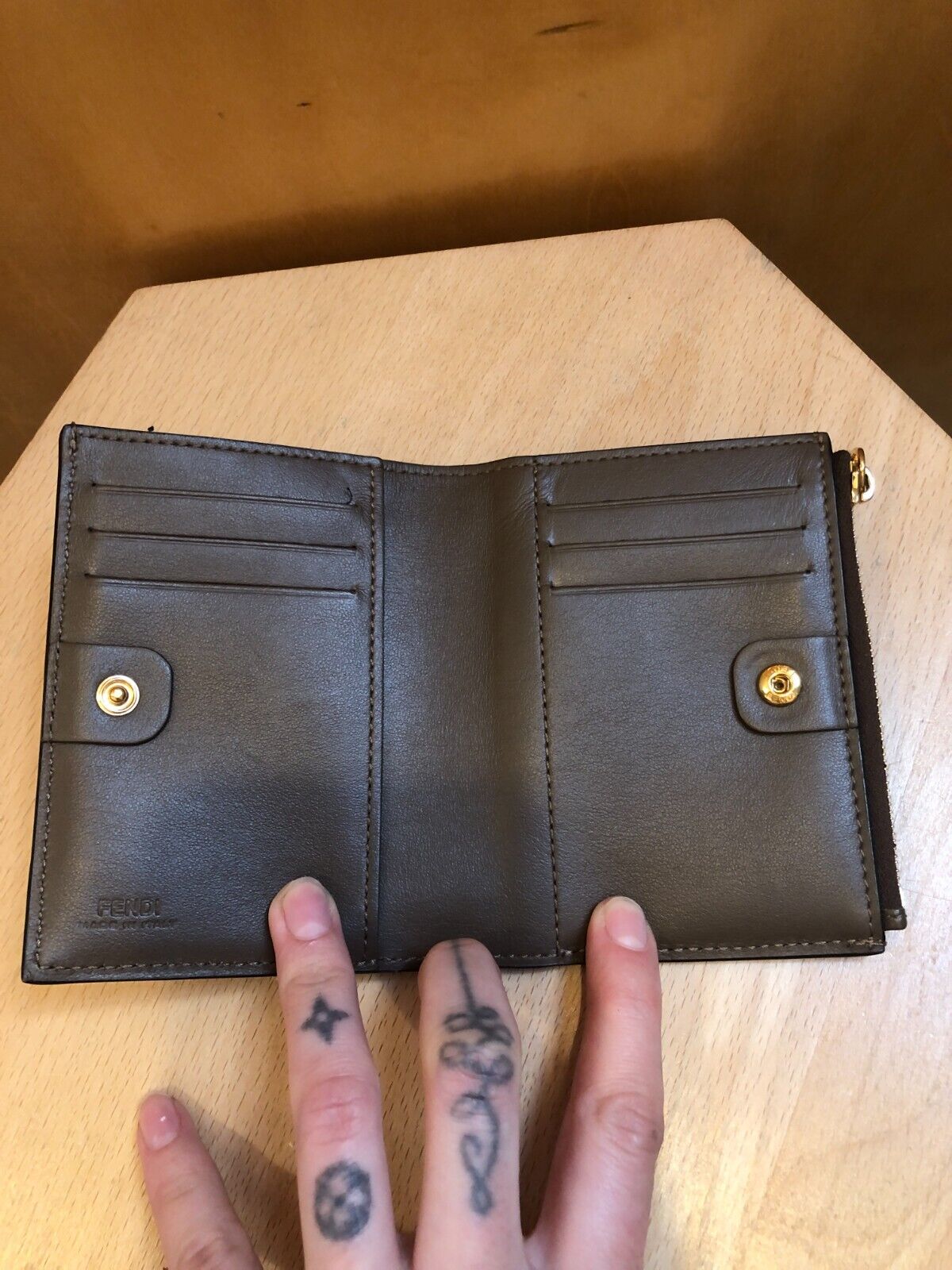 5561385