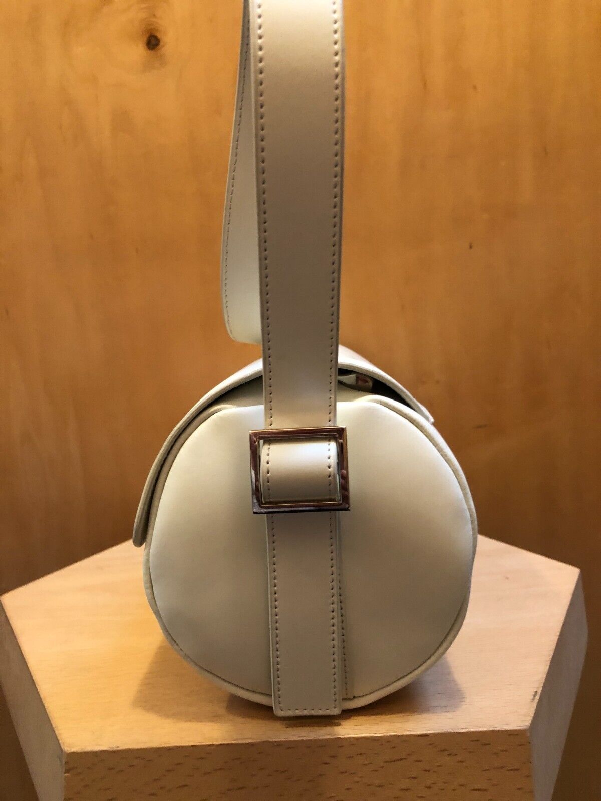 DEVEAUX Raja White Cylinder Round Smooth Leather Baguette Shoulder Bag Purse