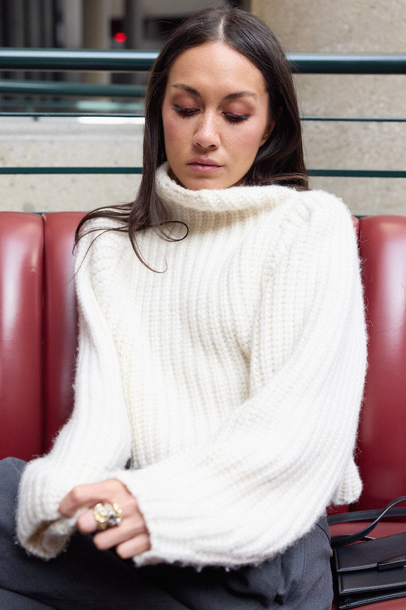 SHAINA MOTE ALPACA CROPPED SWEATER