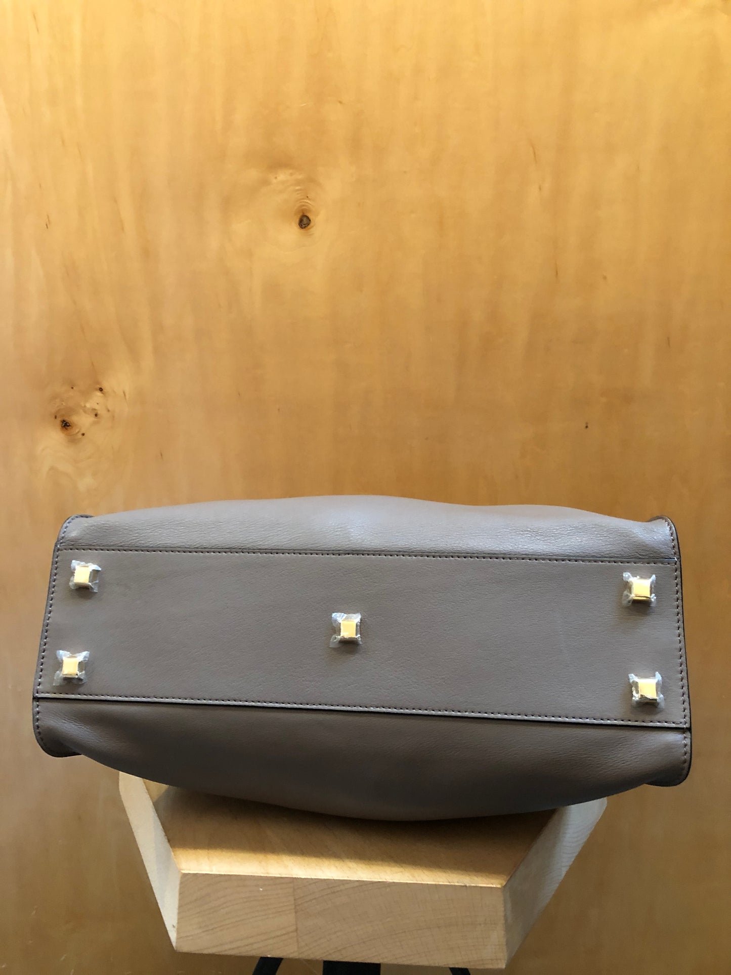 2WAY PEEKABOO STUD PURSE