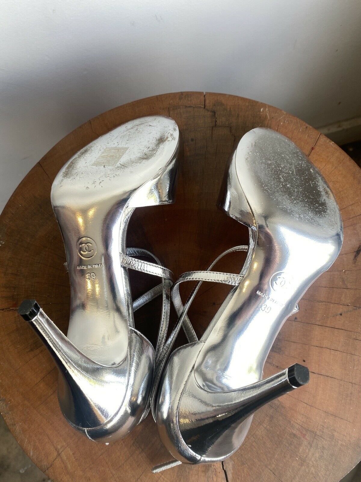 METALLIZED SILVER STRAPPY HEELS