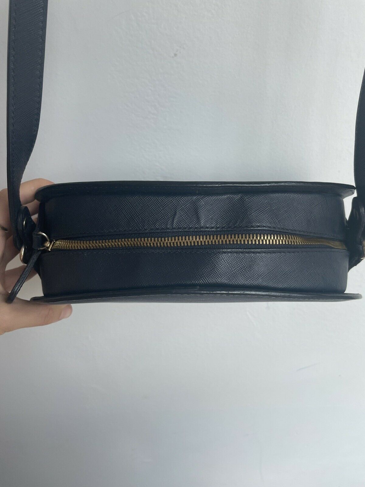 HALF MOON NAVY BAG