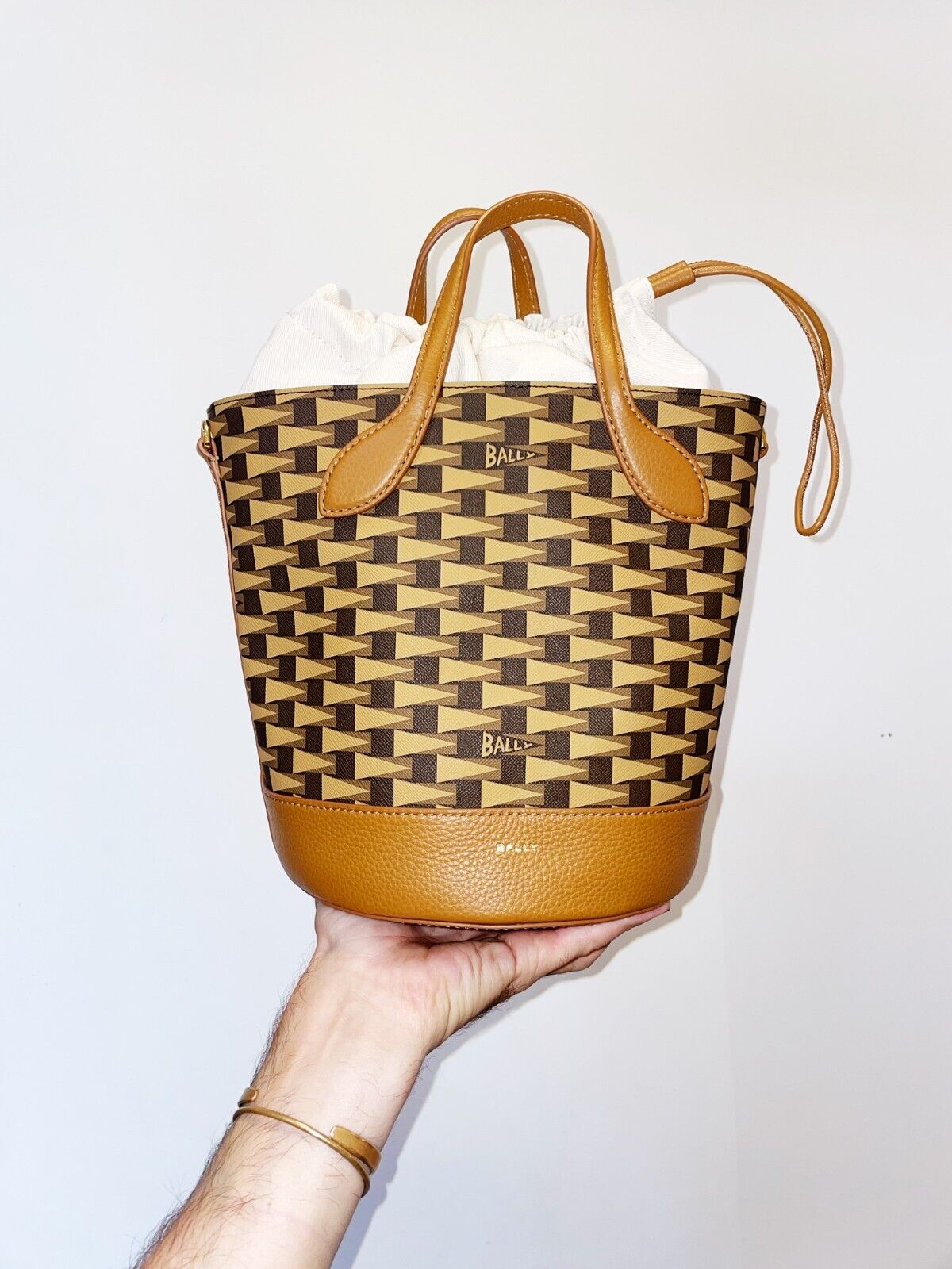 BALLY NWT Pennant Brown Black Faux Leather TPU Canvas Bucket Shoulder Bag Purse