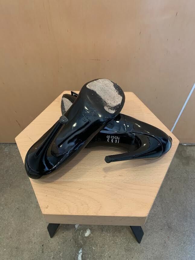 ROGER VIVIER Belle De Nuit Black Patent Leather Square Buckle Curve Heel Pump 37