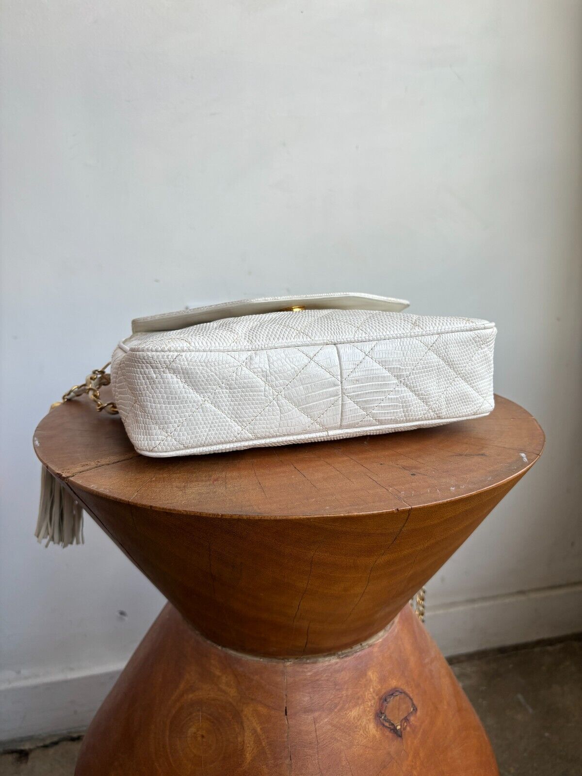CHANEL Vintage White Camera Pocket Pebbled Leather Quilted Shoulder Bag Purse