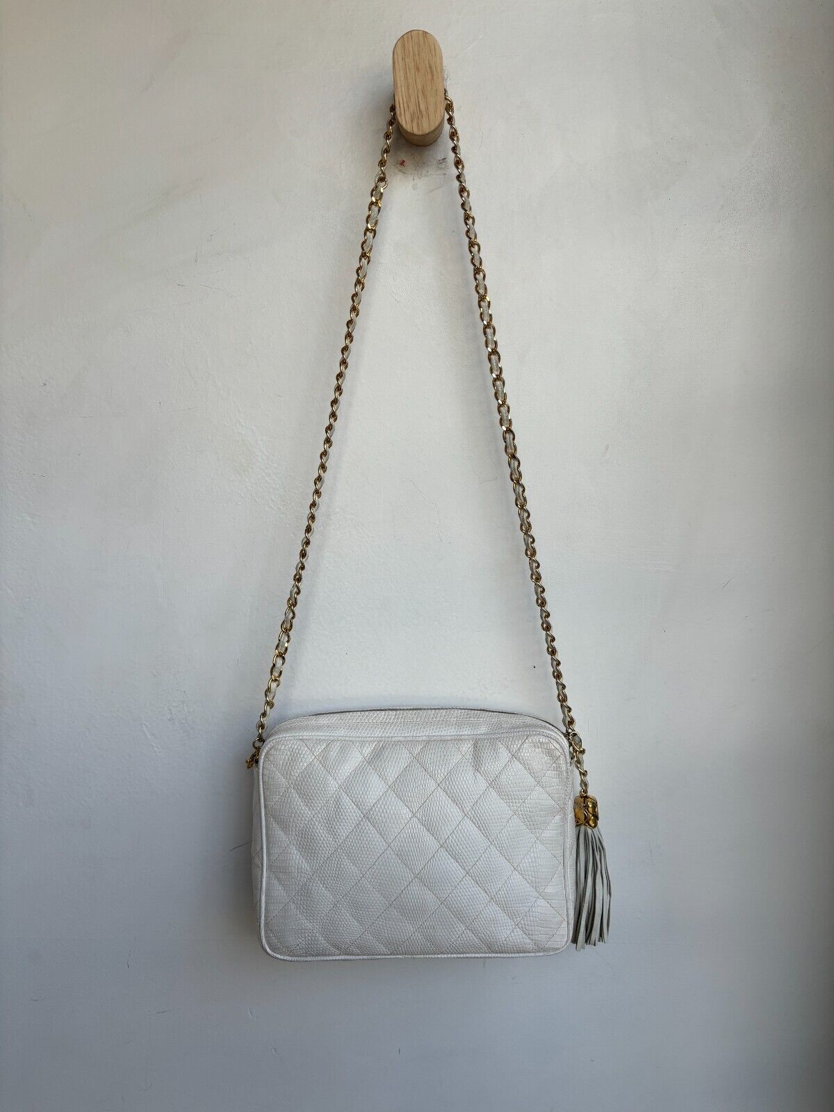 CHANEL Vintage White Camera Pocket Pebbled Leather Quilted Shoulder Bag Purse