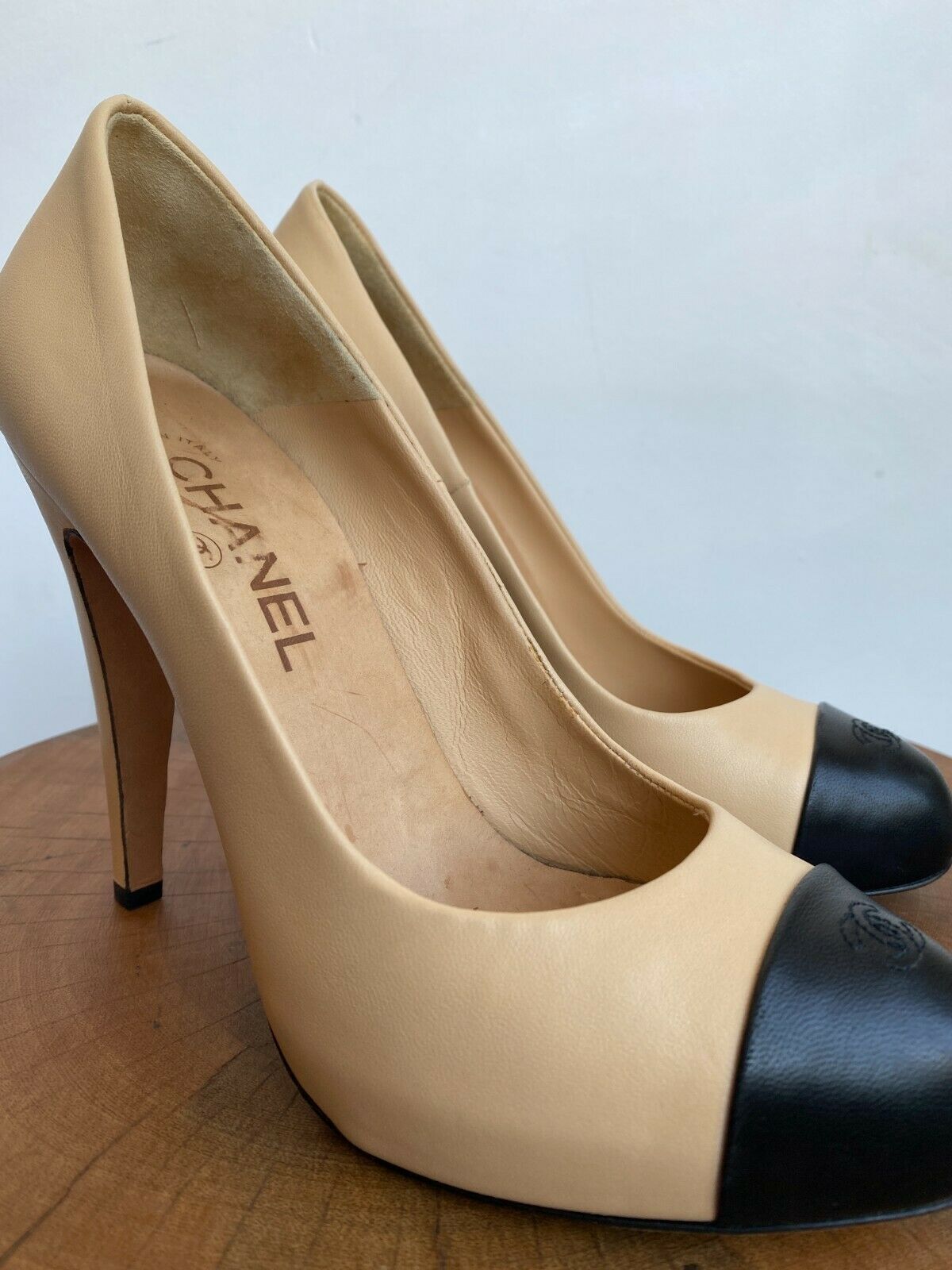 BEIGE CAP TOE PUMP