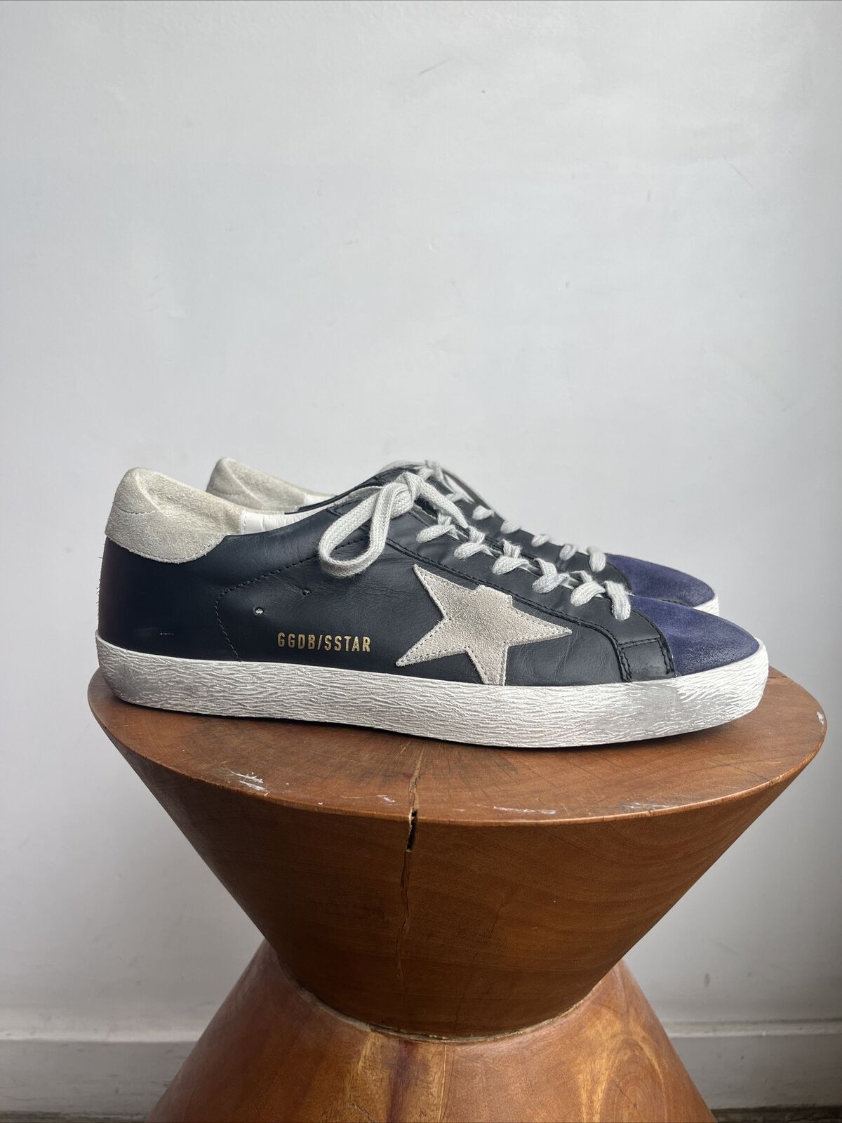 GOLDEN GOOSE Mens Superstar Black Leather Blue Suede Gray Low Top Sneaker 42
