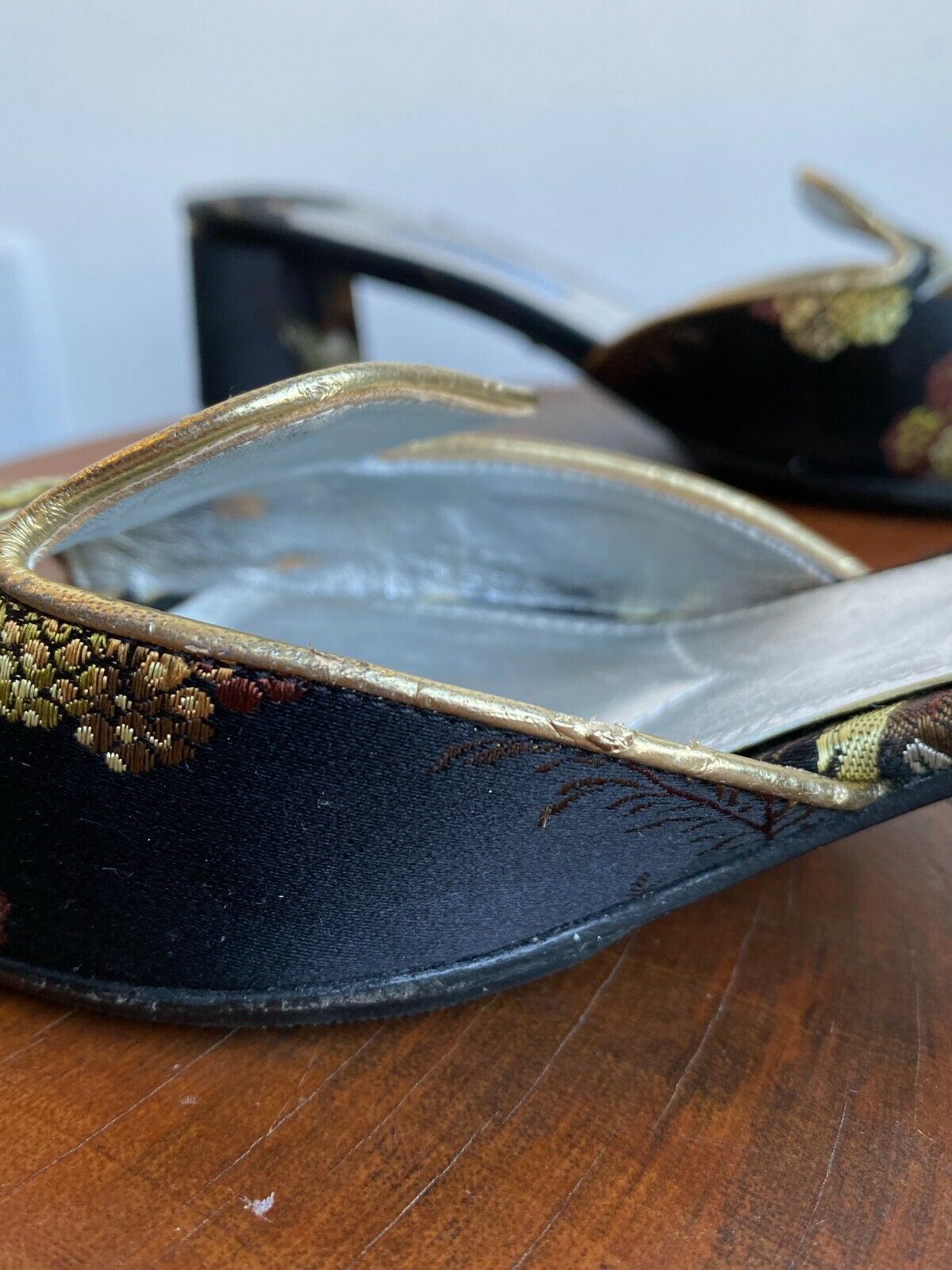 SATIN EMBROIDERED SLIDES