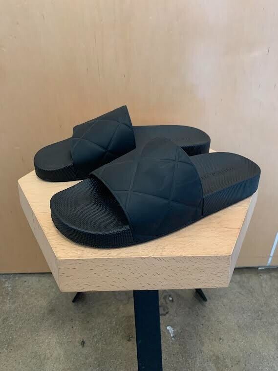 BOTTEGA VENETA $520 Black Intrecciato Quilted Rubber Pool Slide Sandal Shoe 39