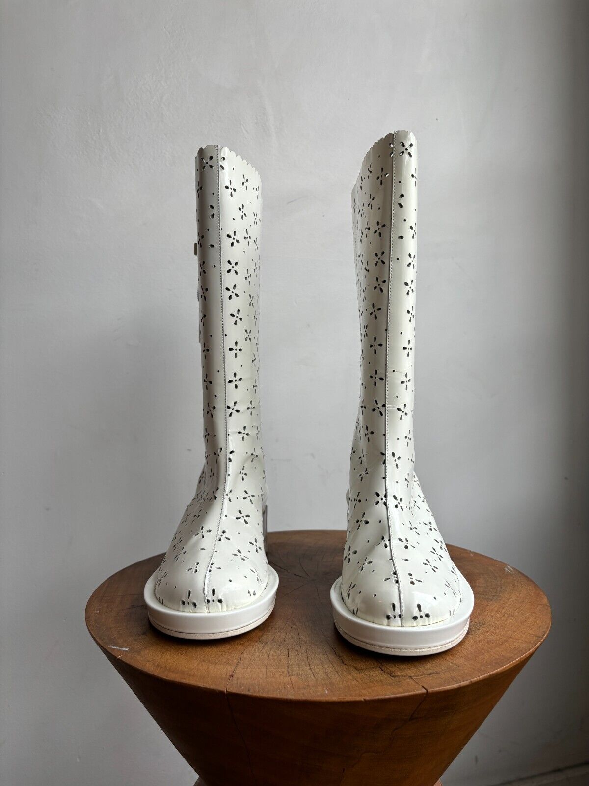 SIMONE ROCHA NWT Perforated White Floral Eyelet Leather Ankle Calf Boots 35