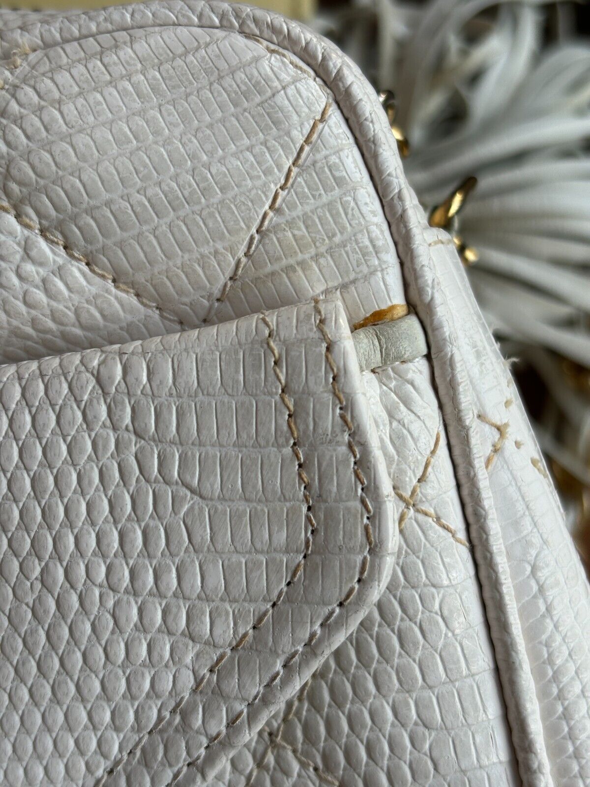 CHANEL Vintage White Camera Pocket Pebbled Leather Quilted Shoulder Bag Purse