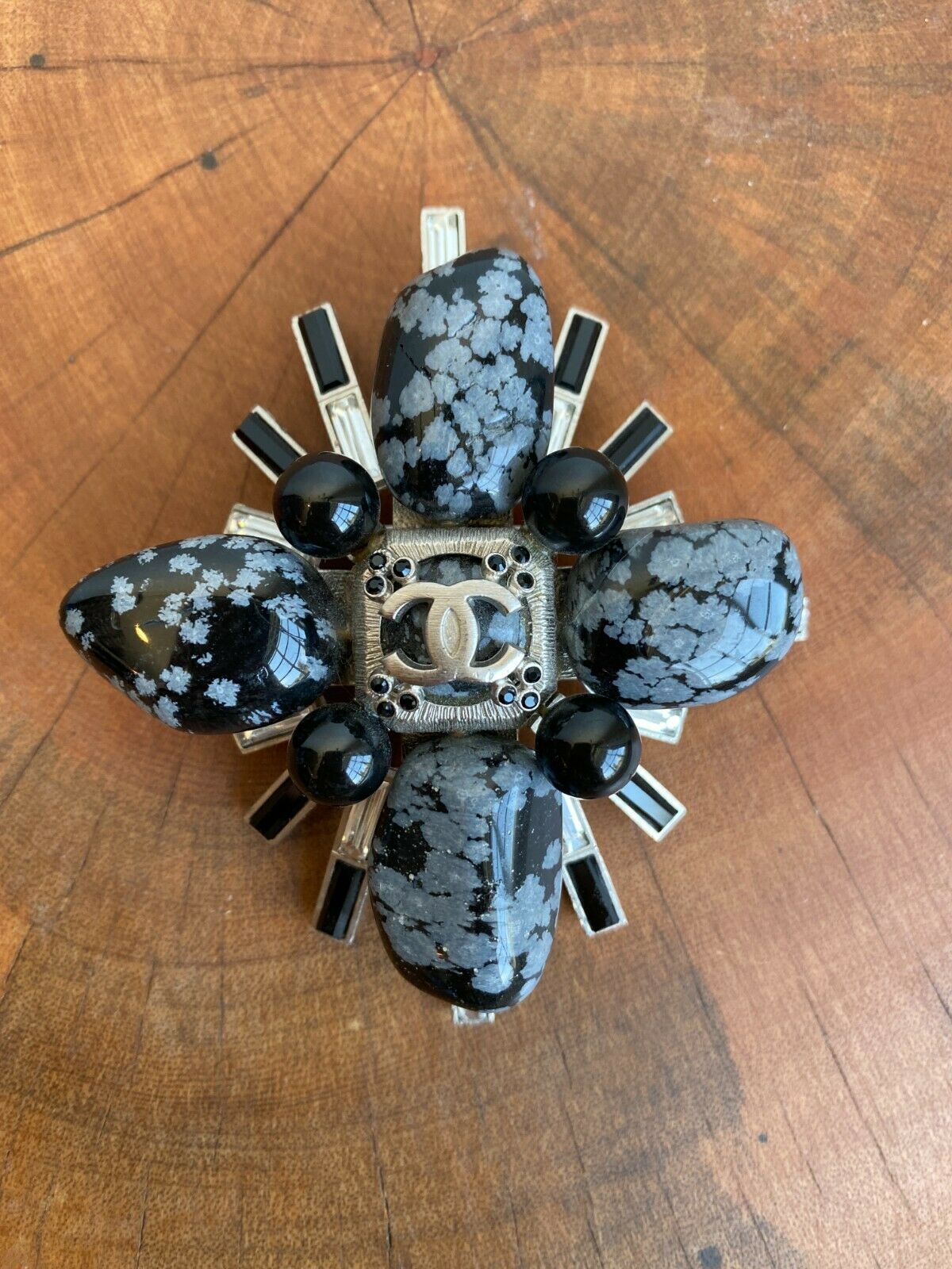 OBSIDIAN RESIN BROOCH