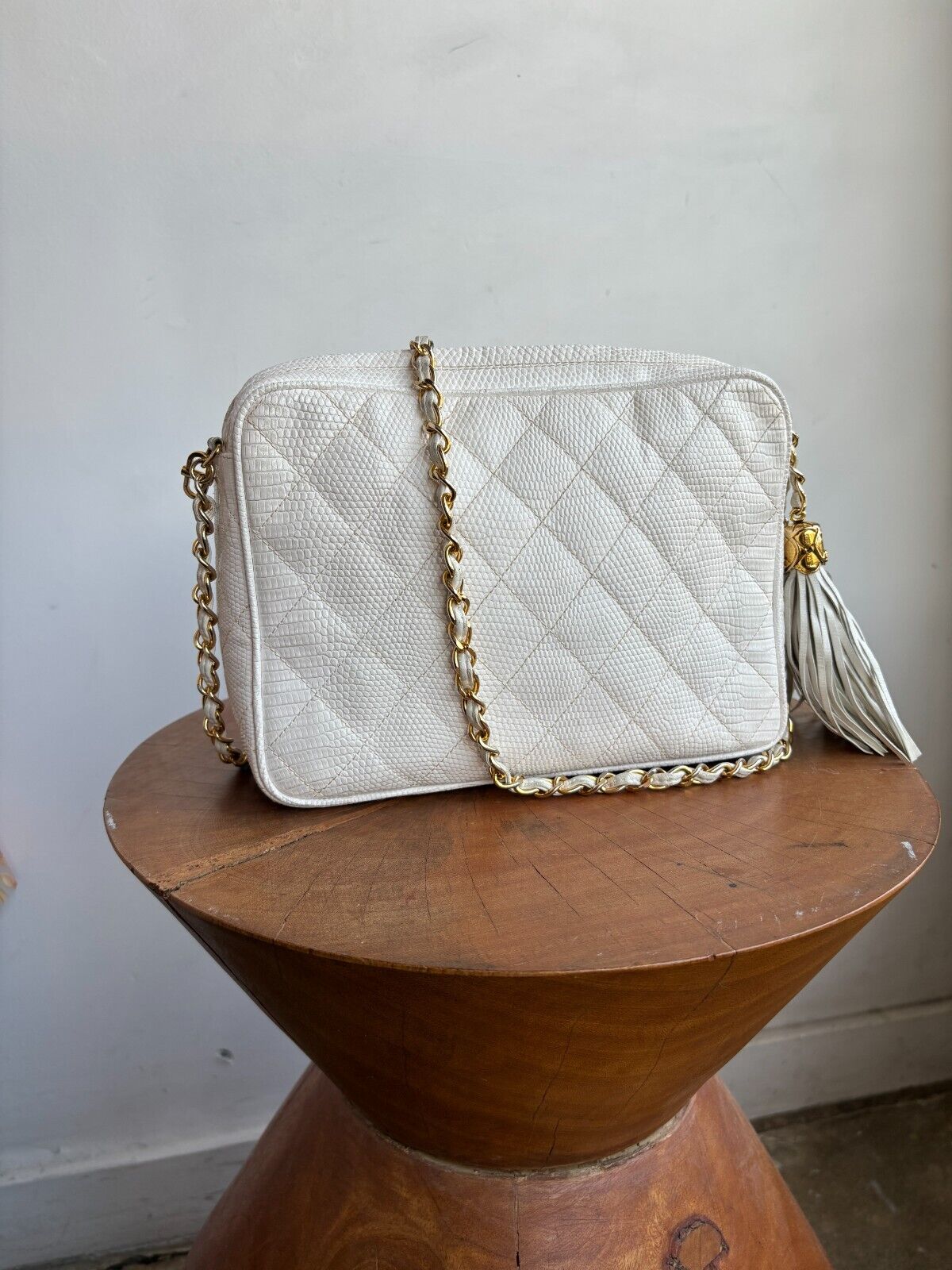 CHANEL Vintage White Camera Pocket Pebbled Leather Quilted Shoulder Bag Purse