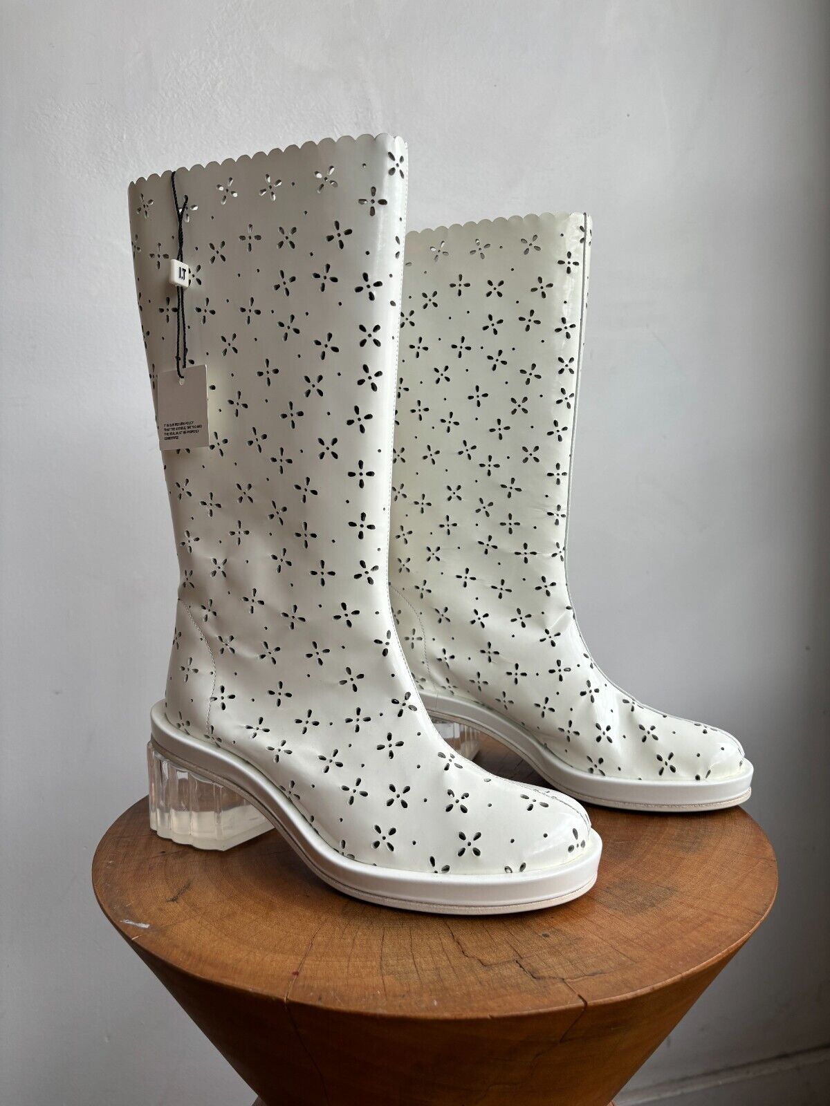 SIMONE ROCHA NWT Perforated White Floral Eyelet Leather Ankle Calf Boots 35