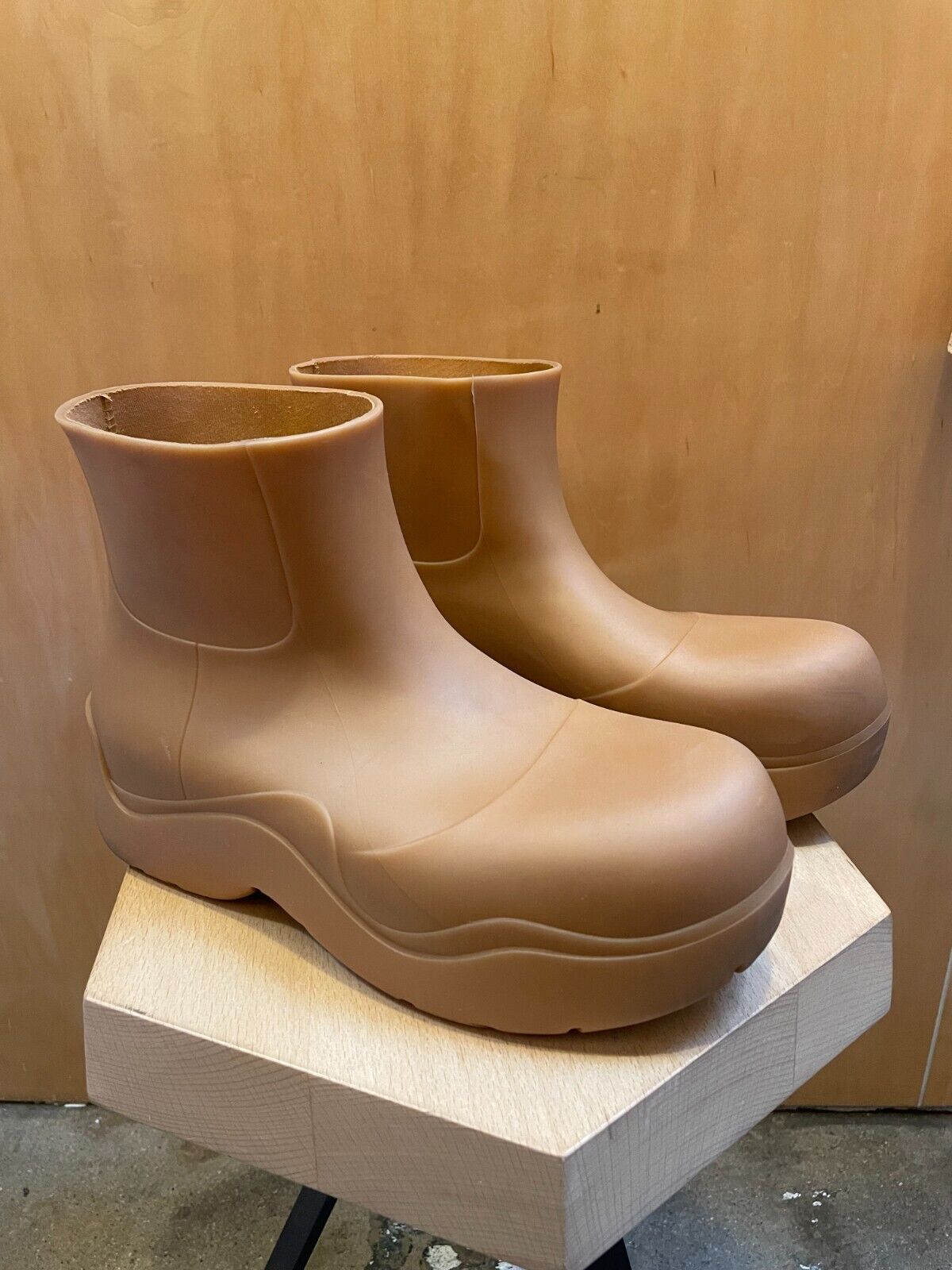 BOTTEGA VENETA Puddle Brown Tan Beige Rubber Platform Women's Ankle Rain Boot 40