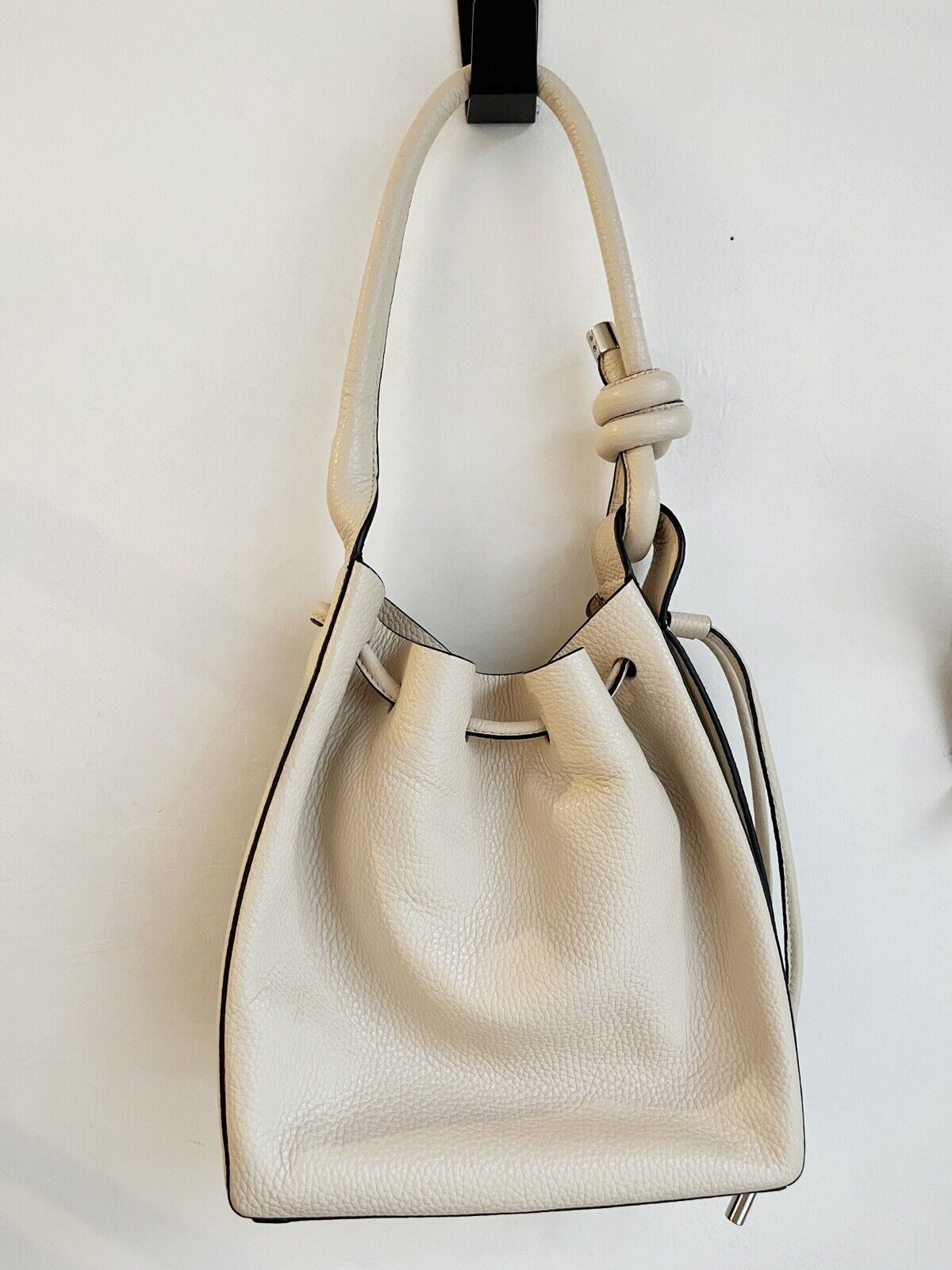 BEHNO Ina Medium Pebble Beige Ivory Bone Leather Crossbody Bucket Bag Purse