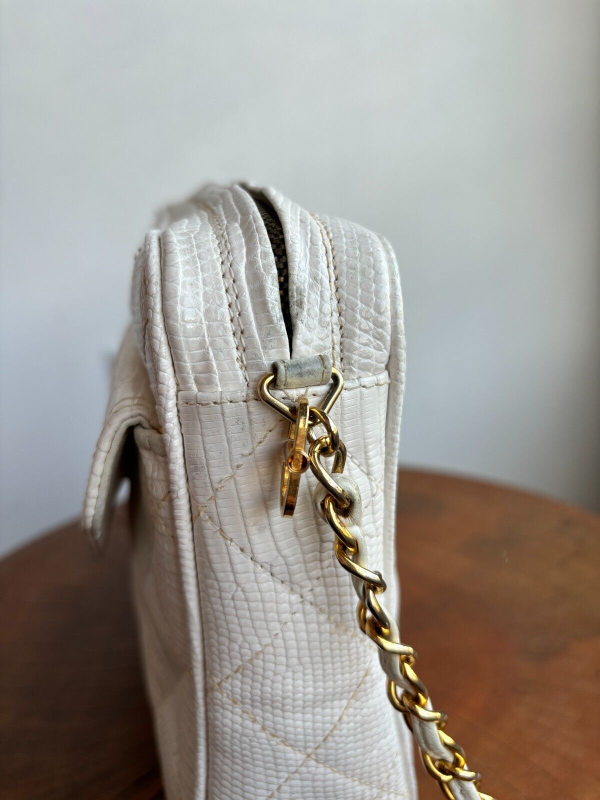 CHANEL Vintage White Camera Pocket Pebbled Leather Quilted Shoulder Bag Purse