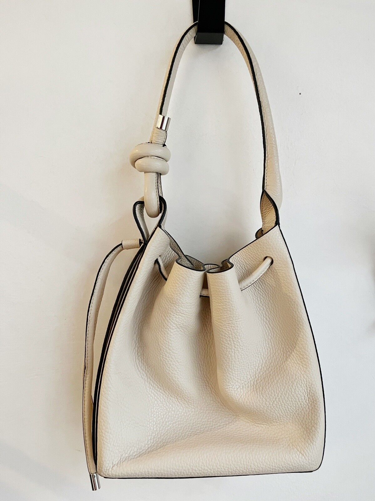 BEHNO Ina Medium Pebble Beige Ivory Bone Leather Crossbody Bucket Bag Purse
