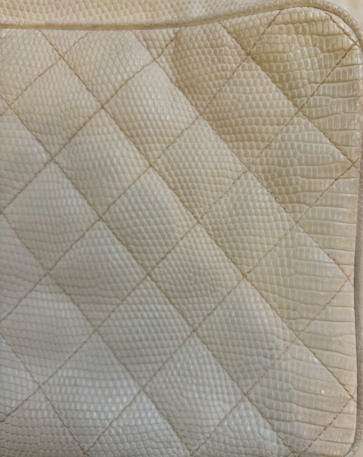 CHANEL Vintage White Camera Pocket Pebbled Leather Quilted Shoulder Bag Purse