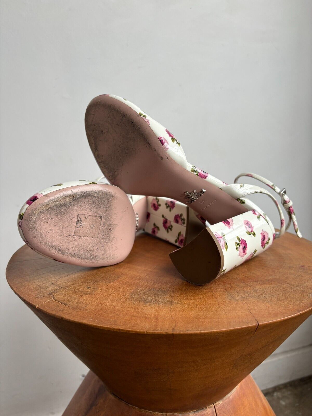 PRADA White Patent Leather Rose Floral Print Ankle Mary Jane Heel Shoe Pump 39