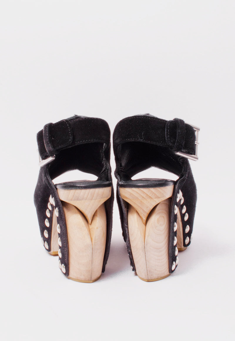 STUDDED CLOGS