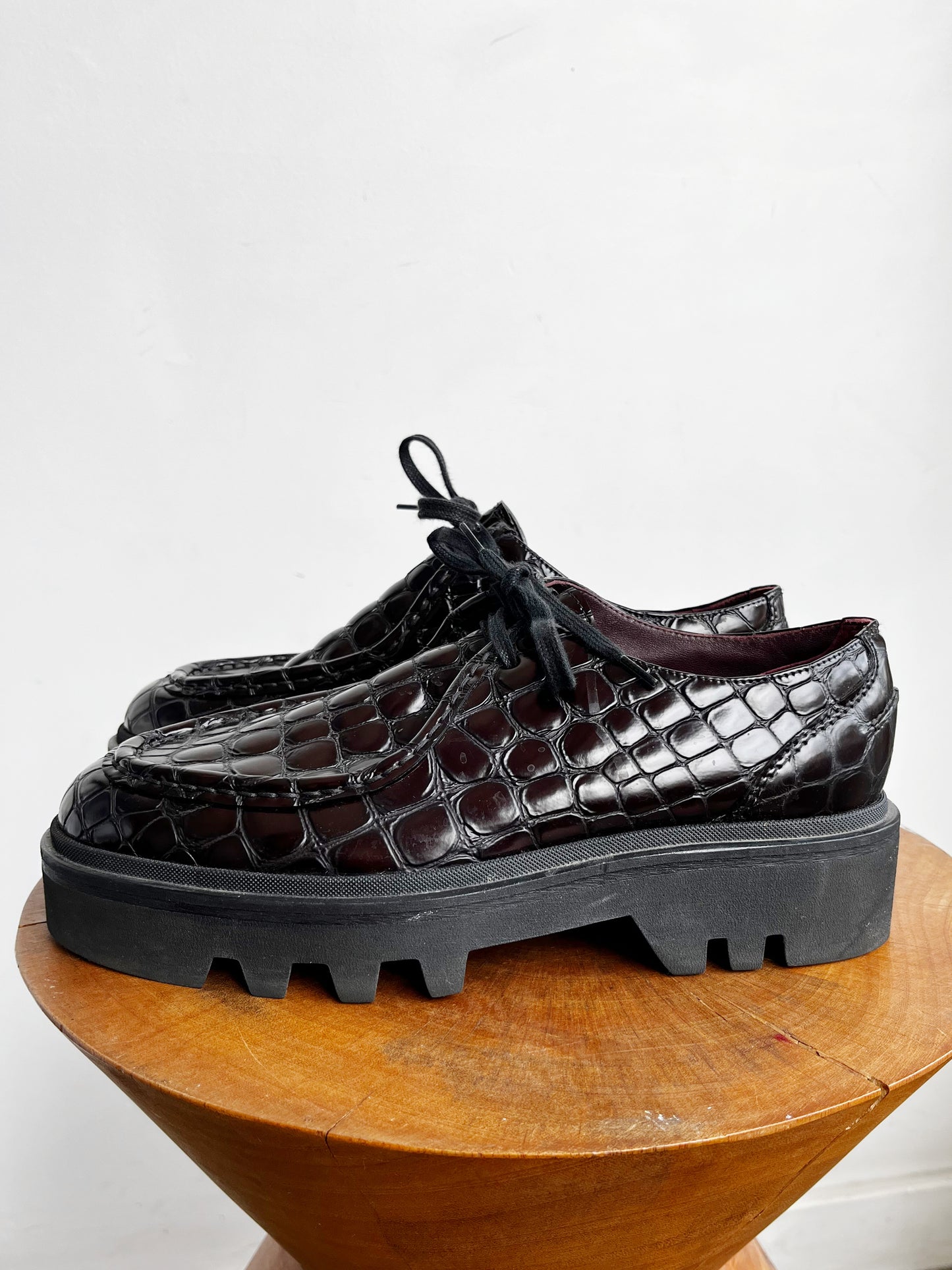 EMBOSSED PLATFORM LOAFER