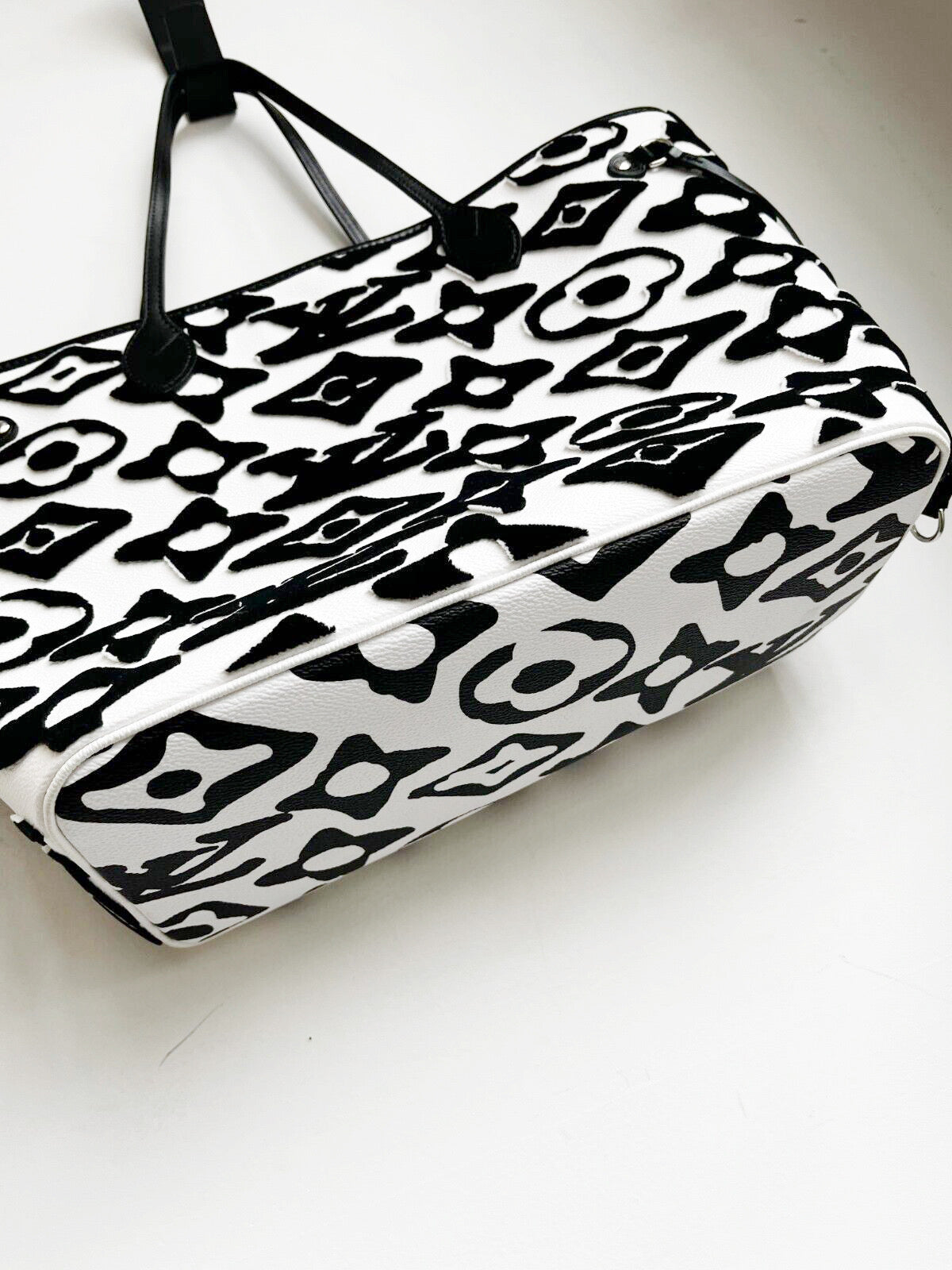 URS FISCHER TUFTED VELVET MM NEVERFULL