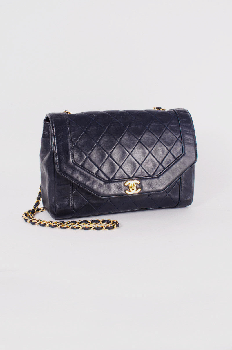 VINTAGE NAVY CHAIN PURSE