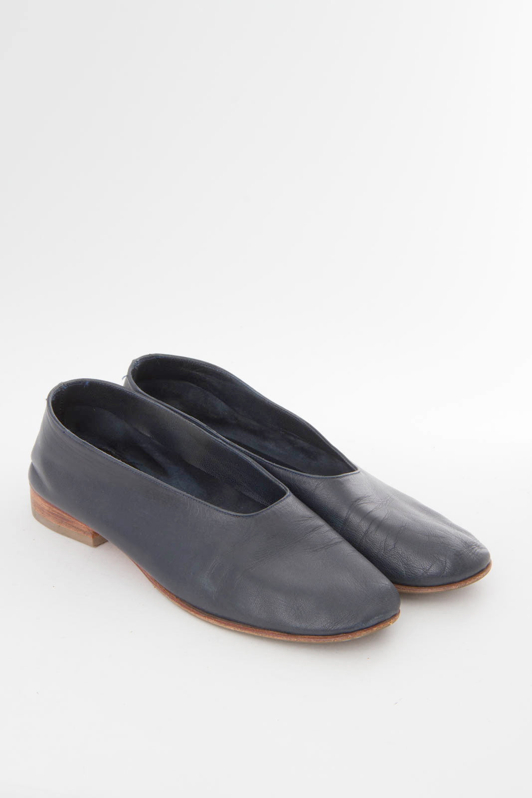 NAVY GLOVE SLIPPERS