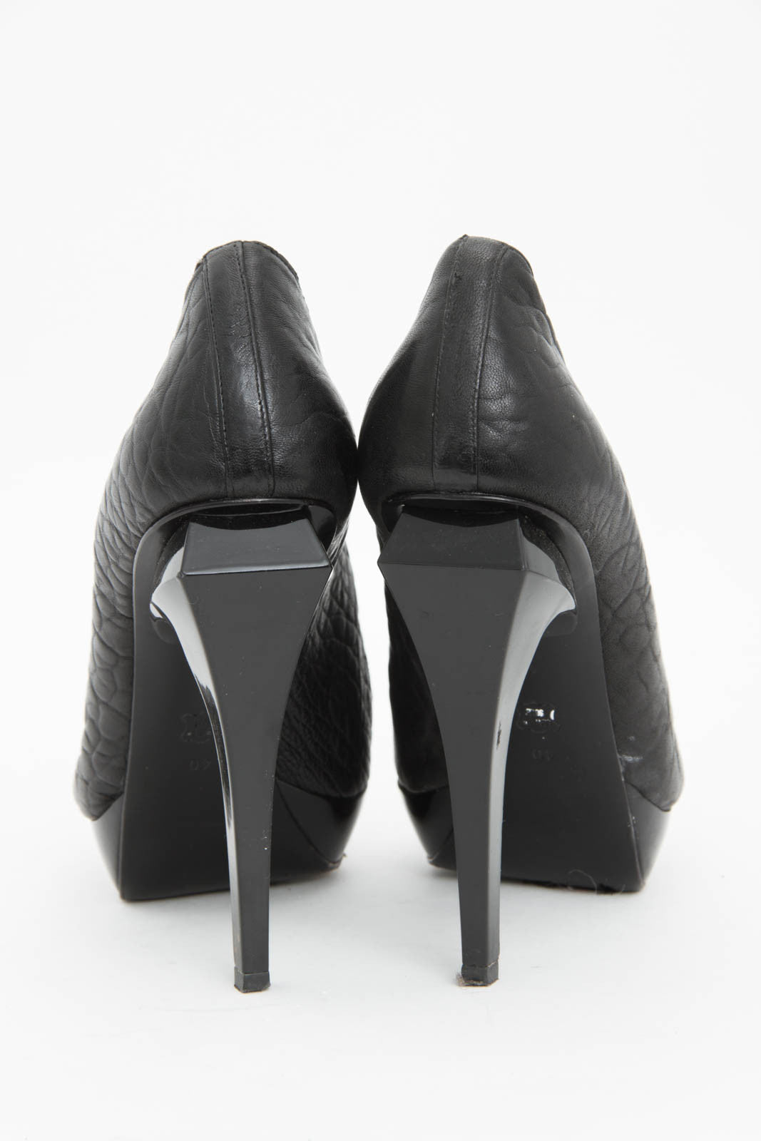 EMBOSSED PLATFORMS