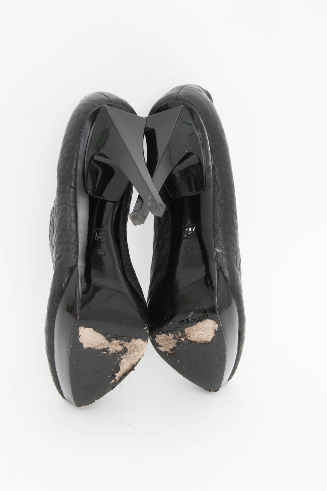 EMBOSSED PLATFORMS