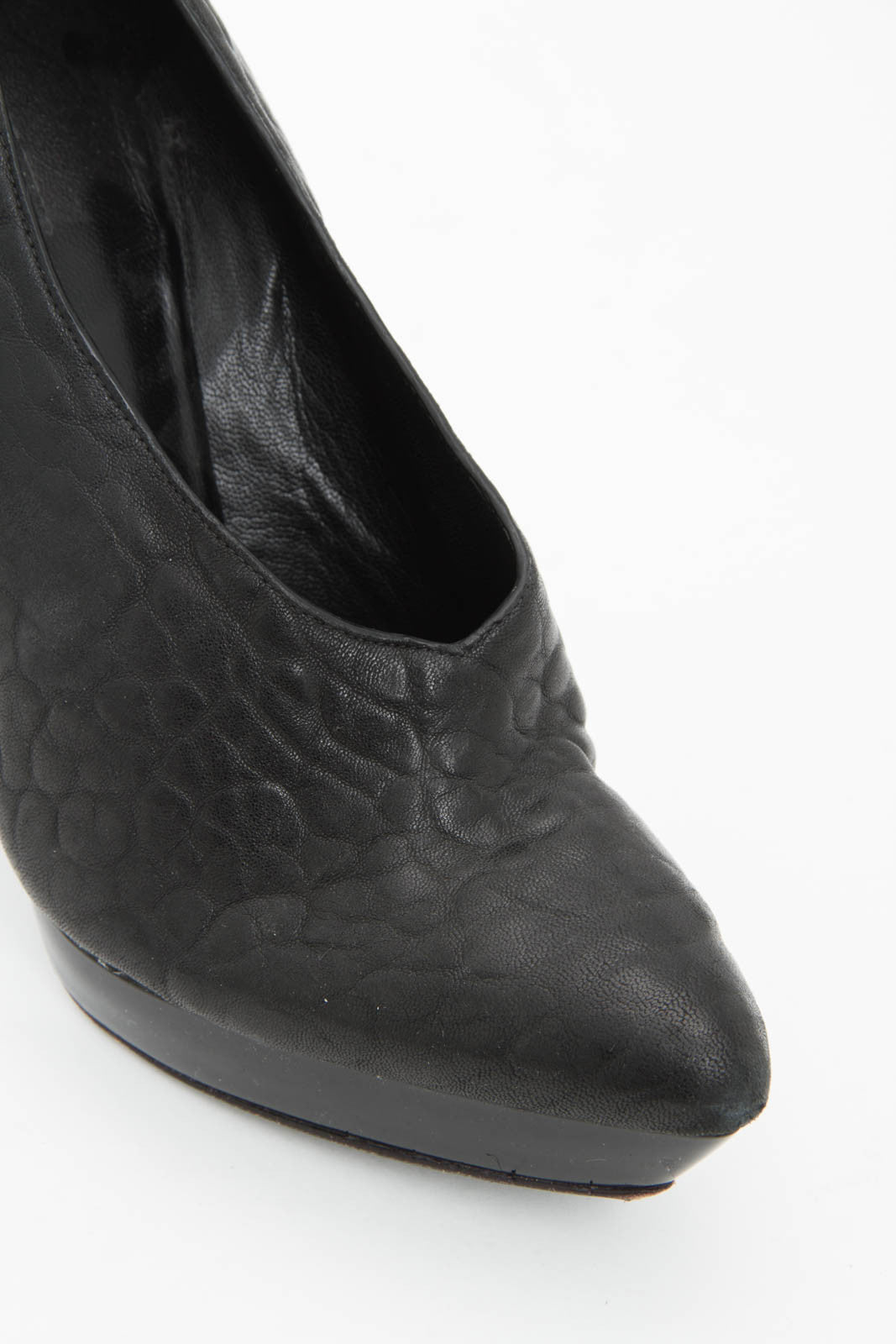 EMBOSSED PLATFORMS