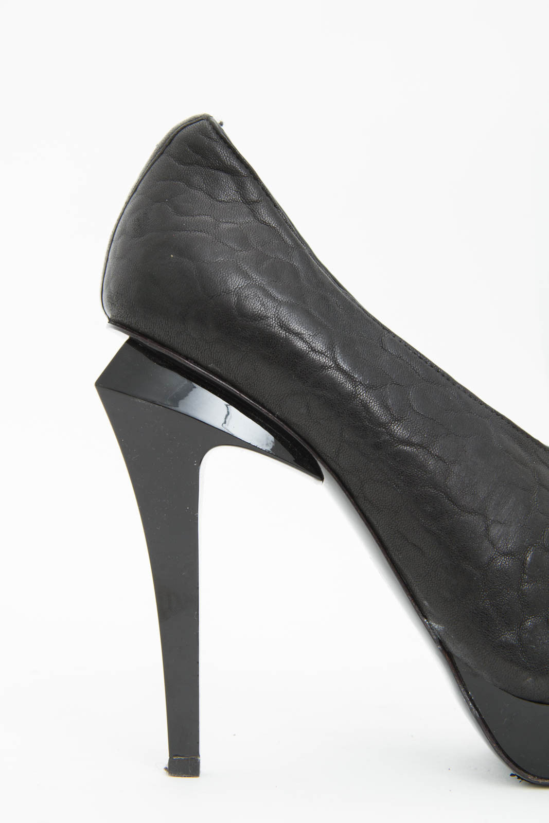 EMBOSSED PLATFORMS