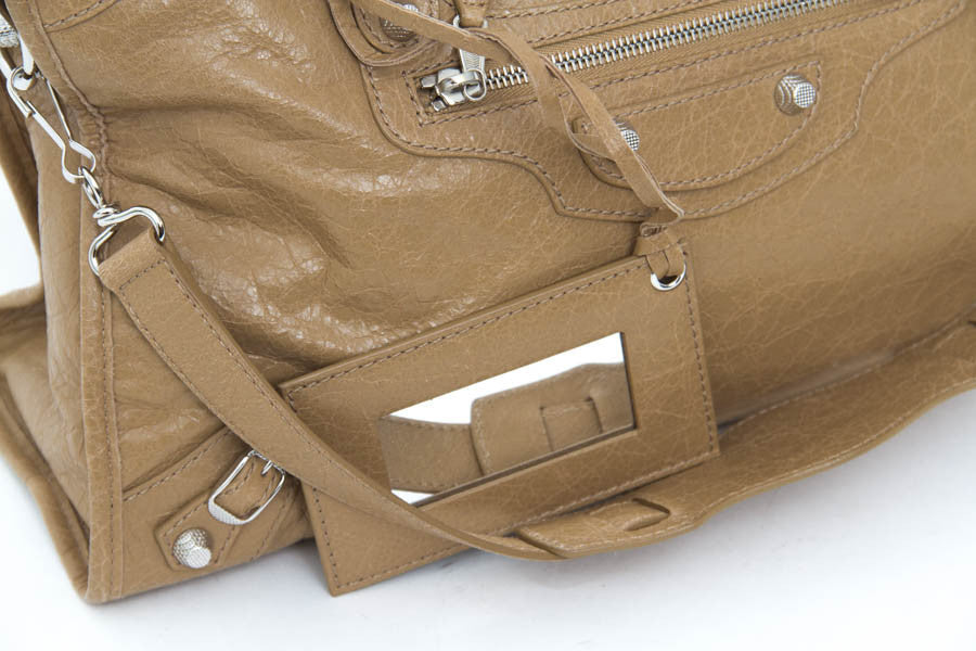 GIANT CITY BEIGE PURSE