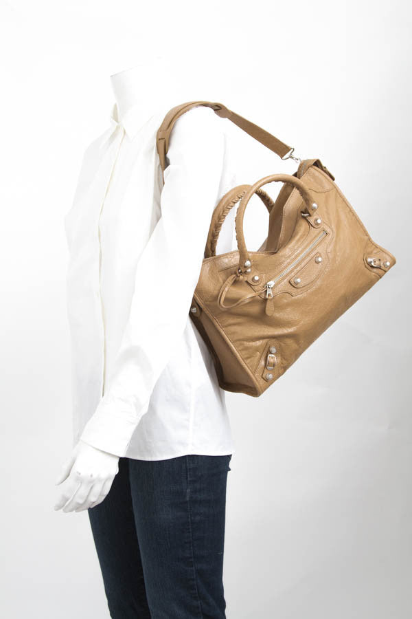 GIANT CITY BEIGE PURSE