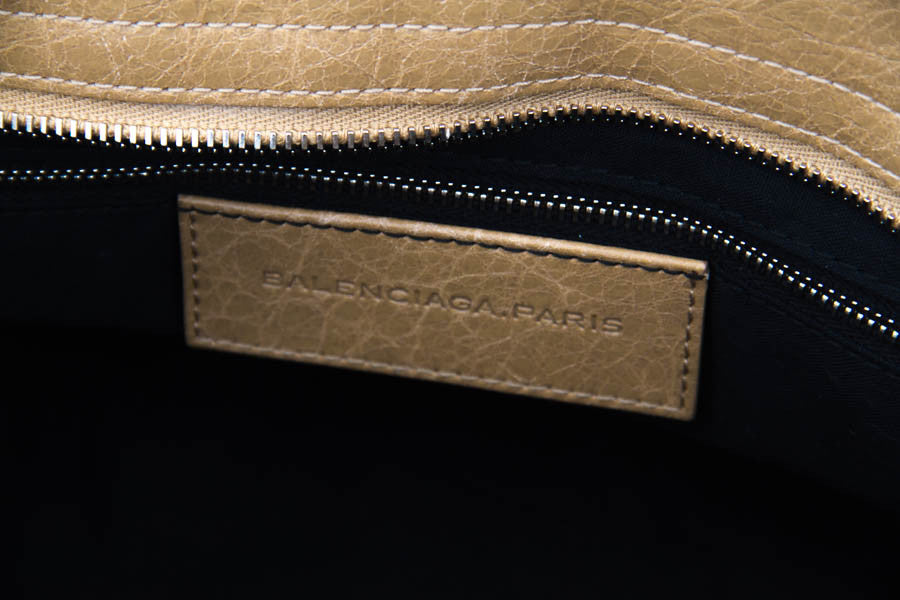 GIANT CITY BEIGE PURSE