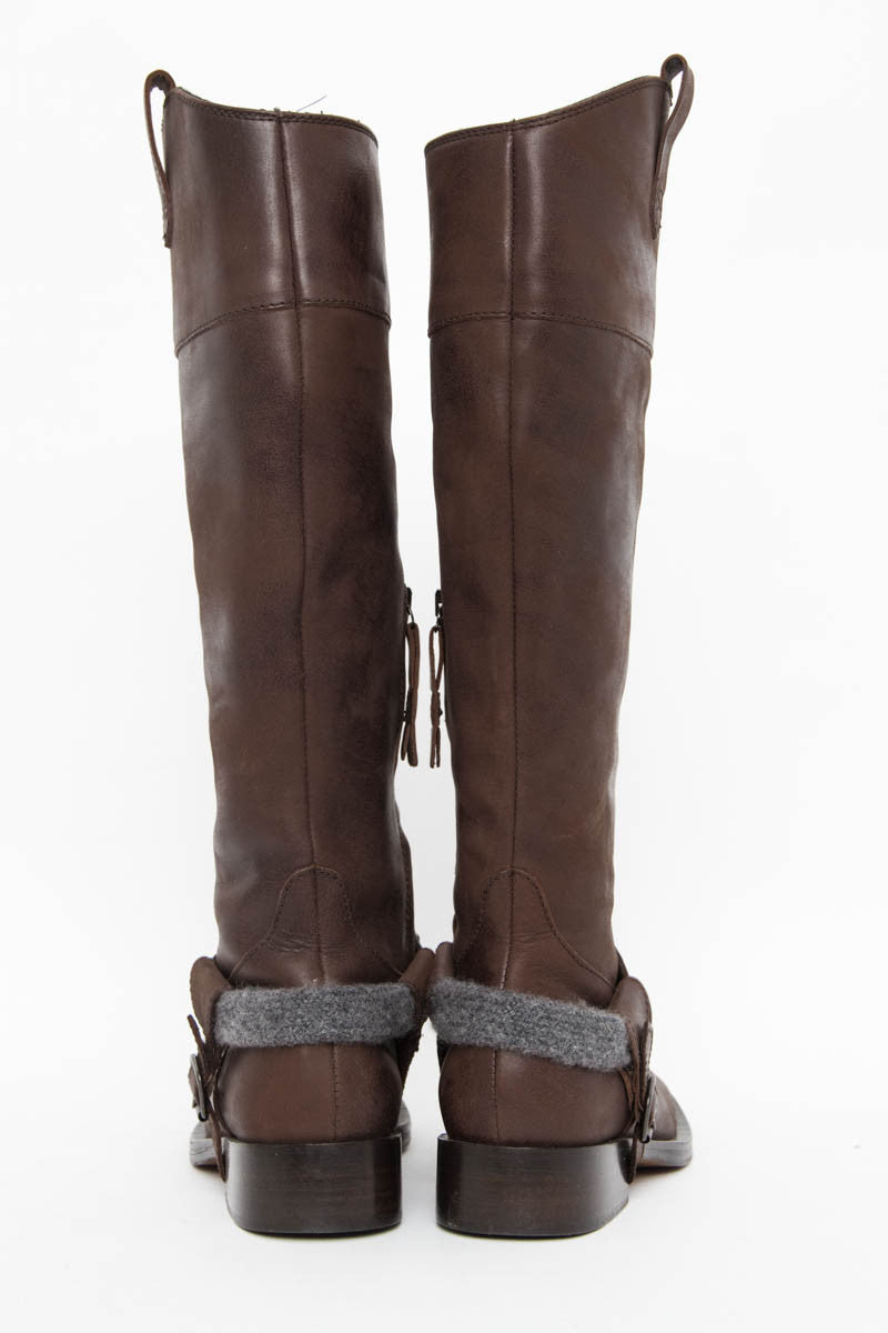 FLAT BOOTS