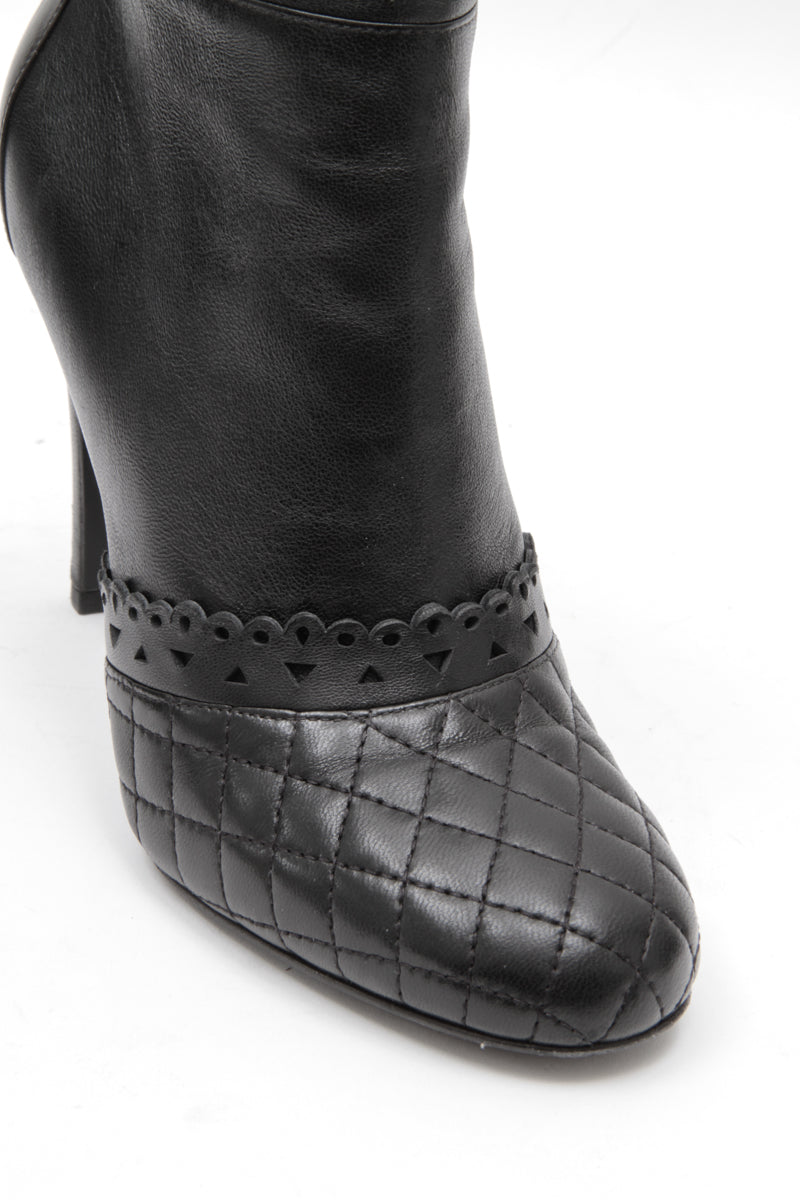 QUILTED ANKLE BOOTIES