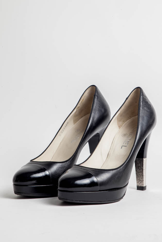 METALLIC HEEL PUMPS