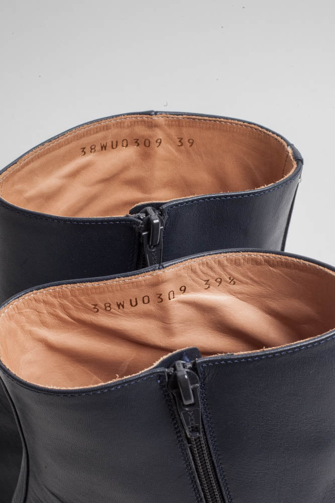 CURVED HEEL BOOTIES